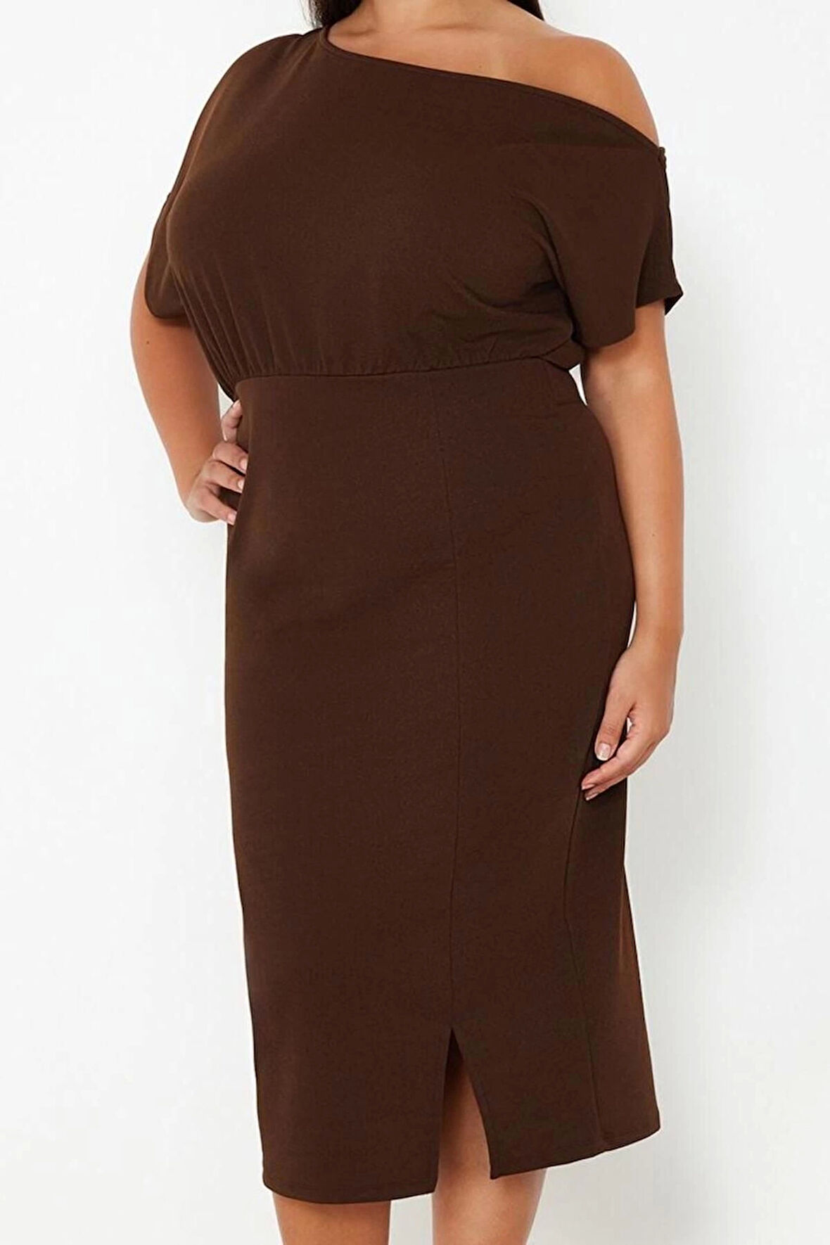 Moda Stil Fitted Kayık Yaka Midi Boy Büyük Beden Tek Omuz Örme Elbise