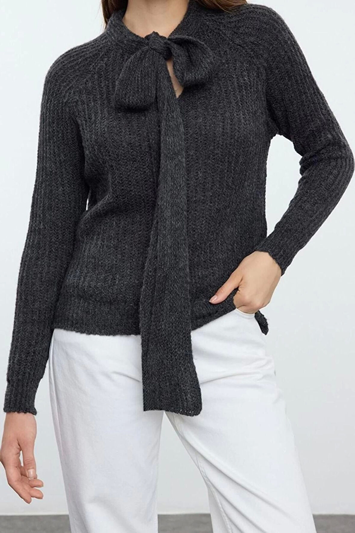 Stil Modern Kadın Regular Standart Kol Boyundan Bağlamalı Yumuşak Kurdeleli Gevşek Örgü Triko Kazak