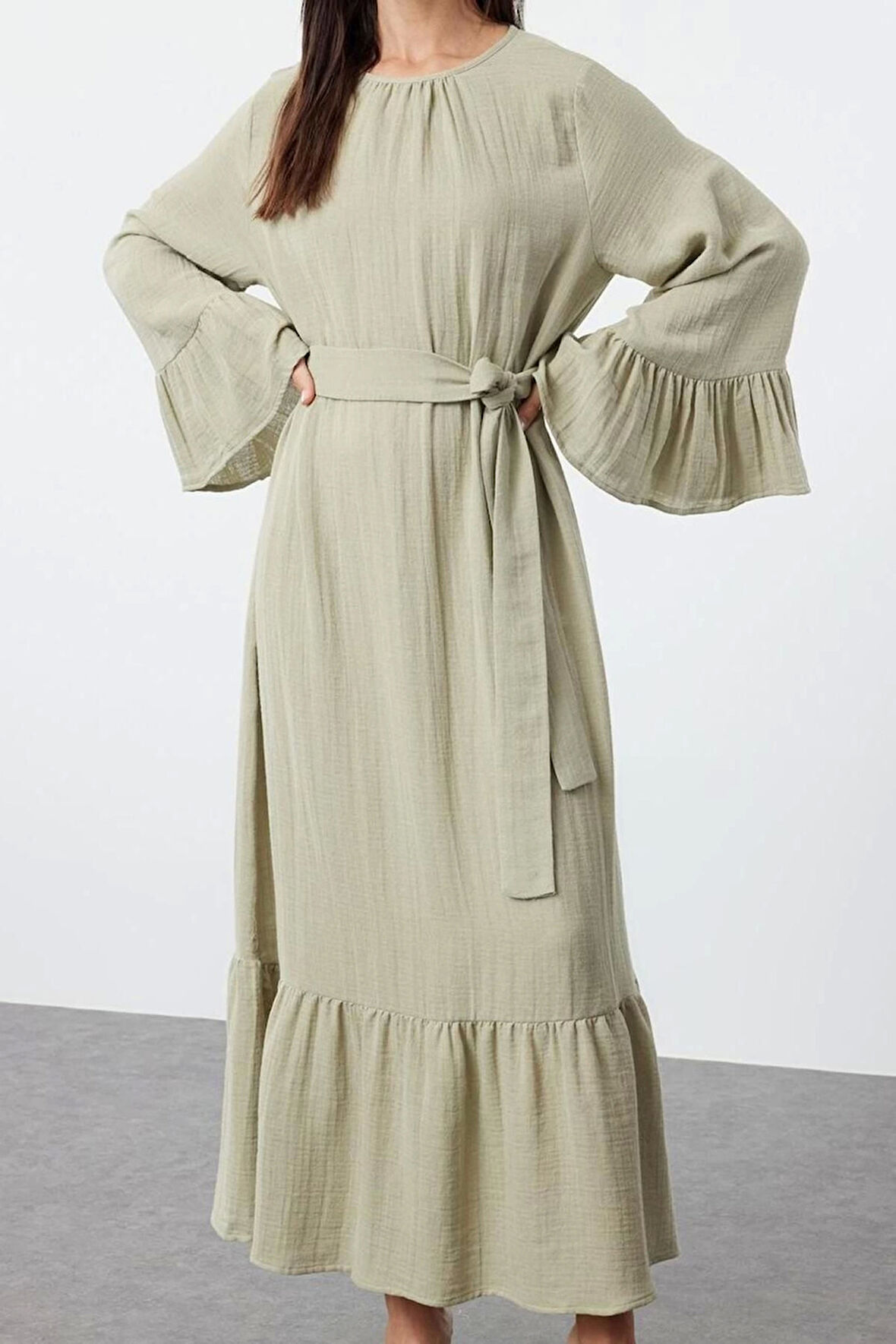 Moda Stil Relaxed Bisiklet Yaka Maxi Boy Tesettür Eteği Fırfırlı Müslin Dokuma Elbise