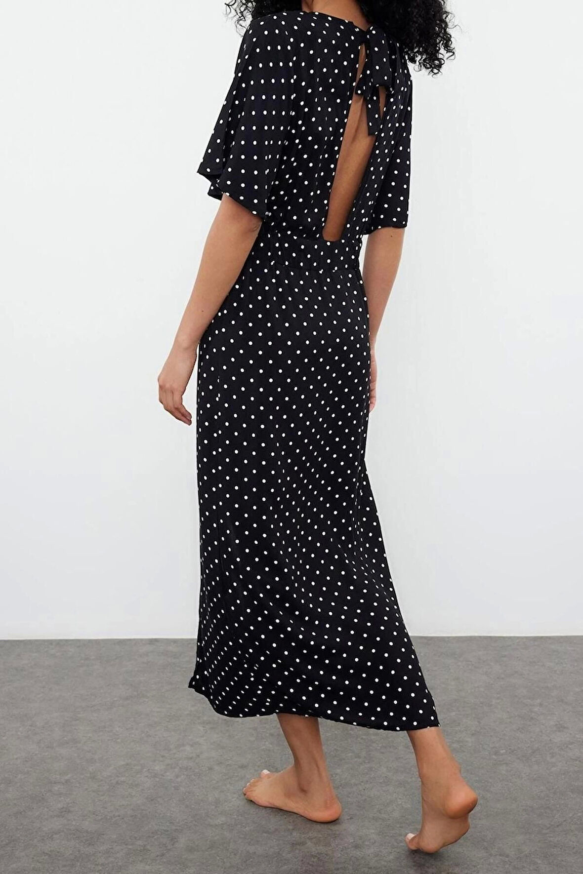 Moda Dokuma Regular Kalıp Uzun V Yaka Standart Kol Shally Basic Puantiyeli Desen Kimono Kaftan