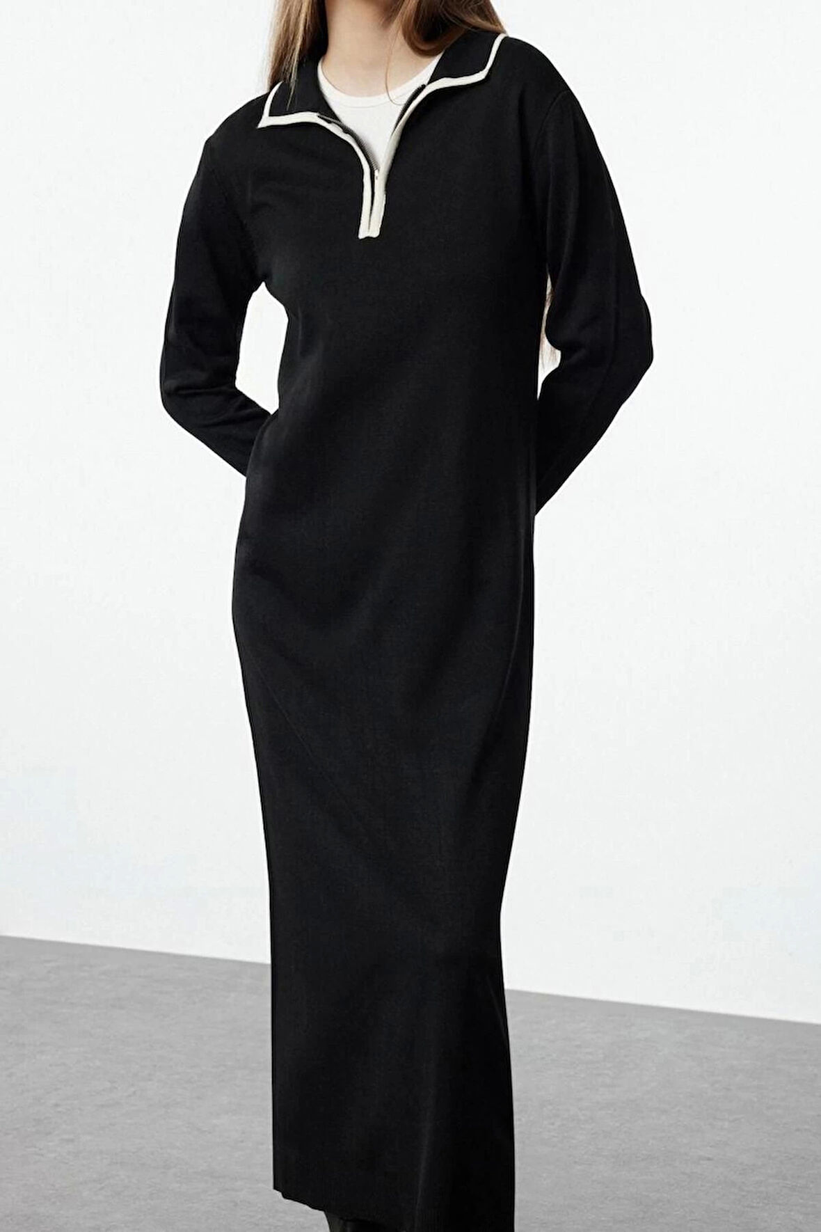 Moda Stil Fitted Polo Yaka Maxi Boy Tesettür Ekru Biyeli Fermuarlı Triko Elbise