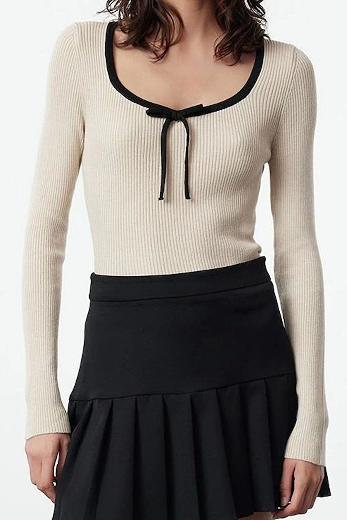 Stil Modern Kadın Regular Standart Kol Havuz Yaka Özel İplik Kurdeleli Detaylı Triko Kazak