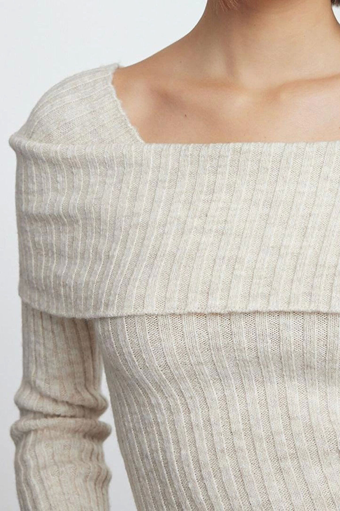 Stil Kadın Regular Standart Kol Carmen Yaka Yumuşak Dokulu Yaka Etek Ucu Asimetrik Triko Kazak