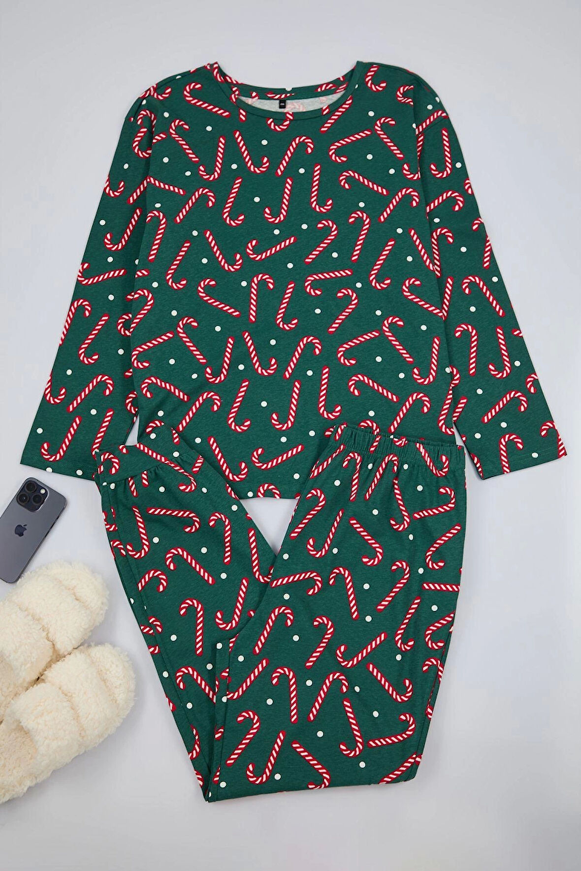Tarz Rahat Büyük Beden Uzun Kollu Dar Paça Yılbaşı Temalı Örme Pijama Takımı