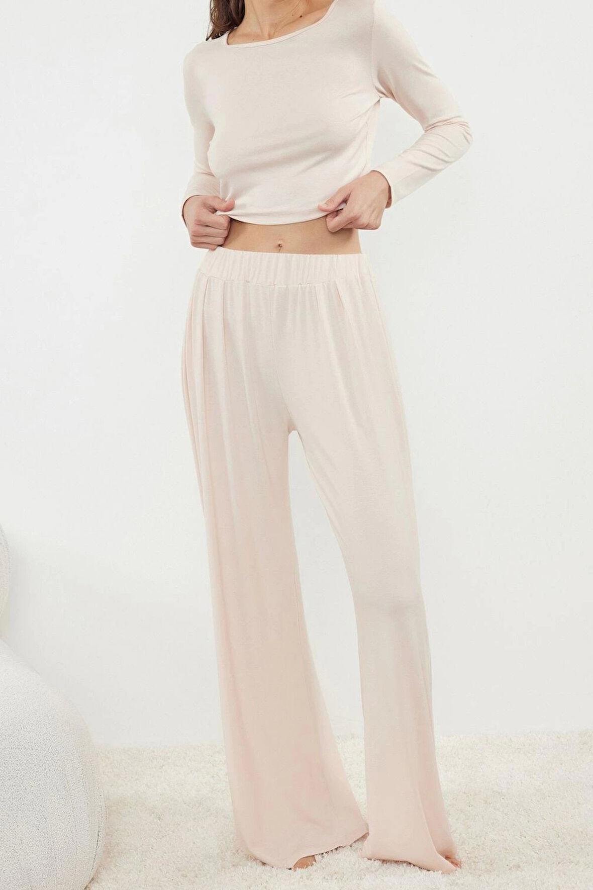 Tarz Rahat Uzun Kollu Geniş Paça Viskon Örme Pijama Takımı