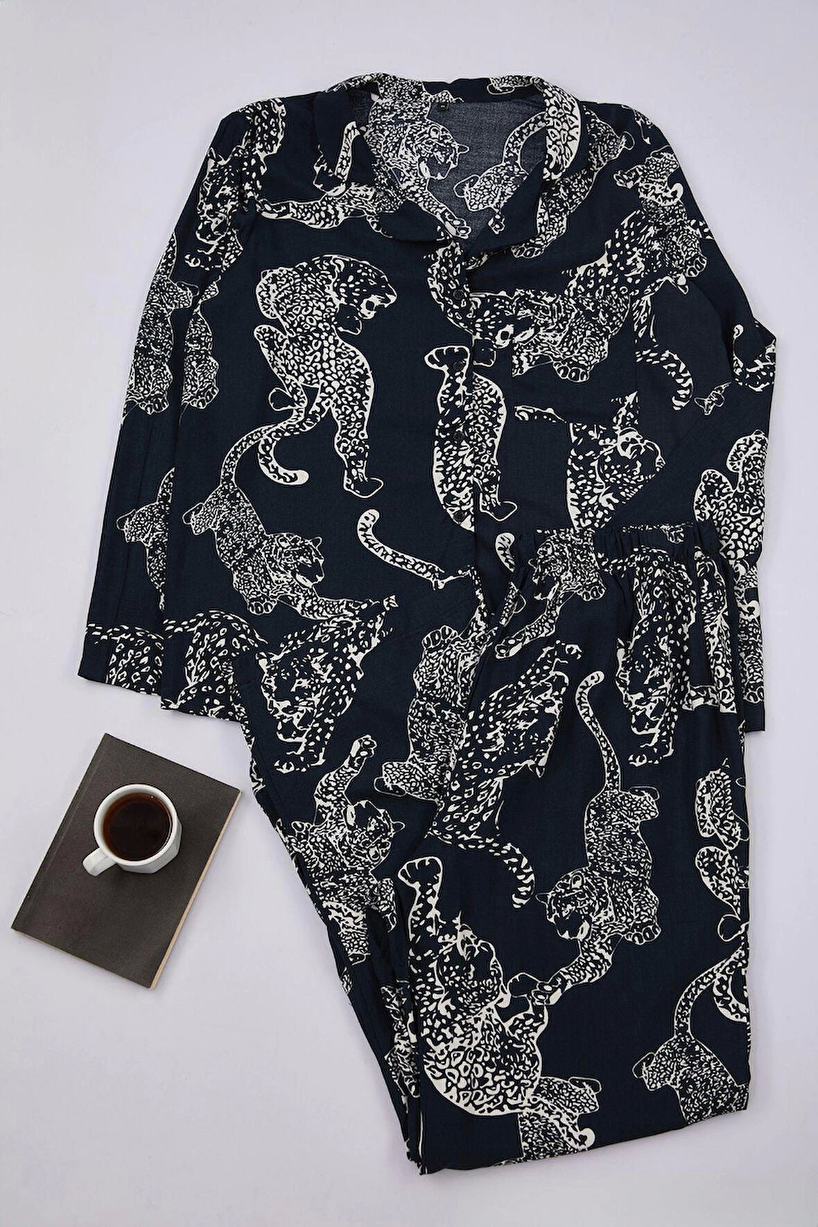 Tarz Rahat Büyük Beden Uzun Kollu Geniş Paça Hayvan Desenli Dokuma Pijama Takımı