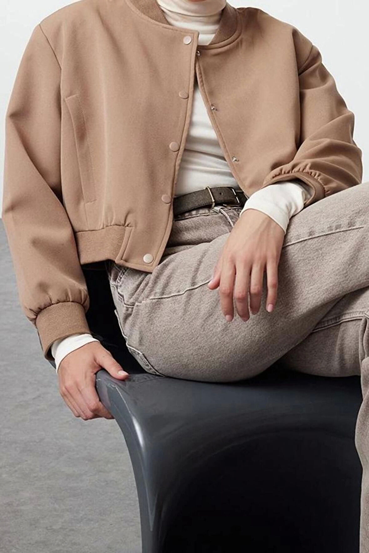 Tasarım Düz Astarlı Yaka Crop Bol Hakim Kadın Oversize Crop İnce Bomber Mont