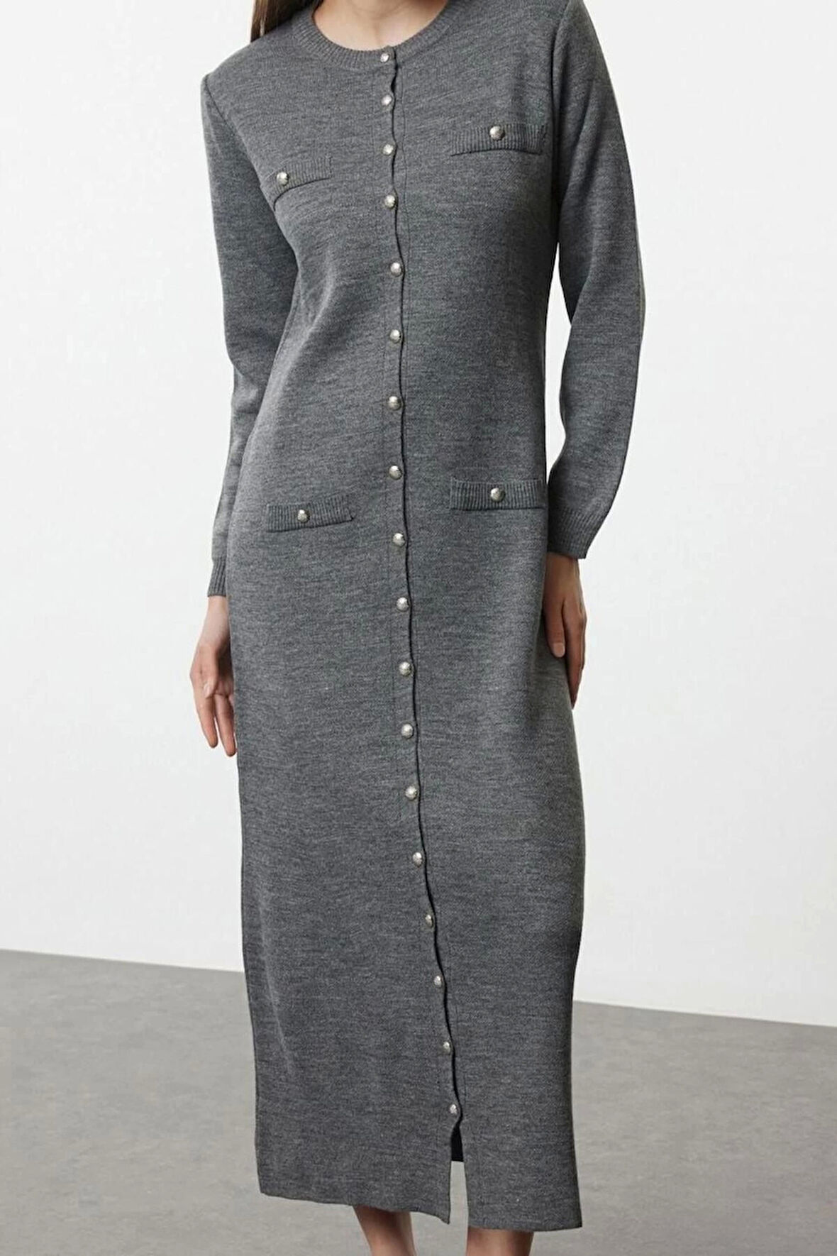 Moda Stil Fitted Bisiklet Yaka Maxi Boy Tesettür Triko Düğmeli Elbise