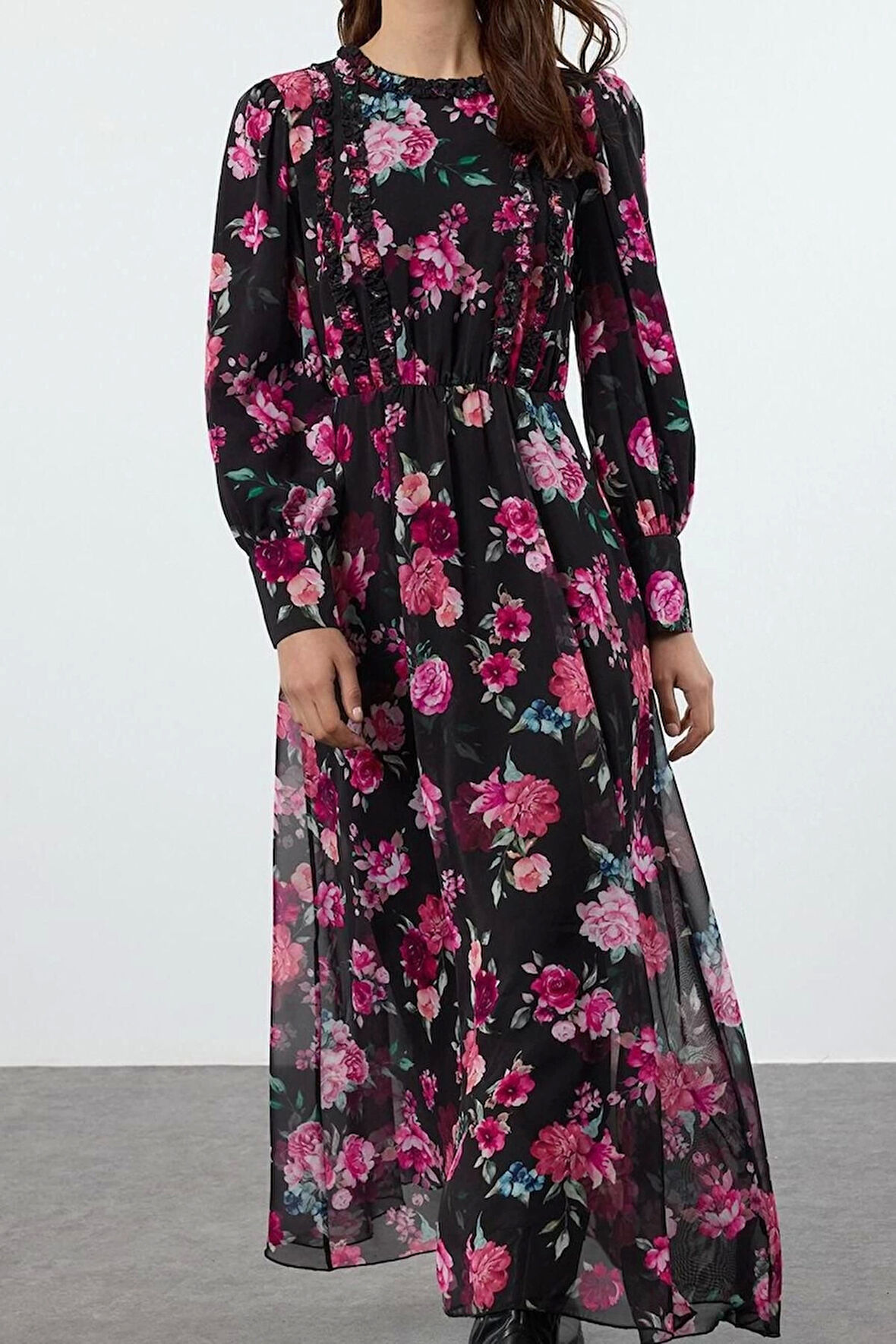 Moda Stil Regular Bisiklet Yaka Uzun Tesettür Çiçek Desenli Fırfırlı Dokuma Elbise