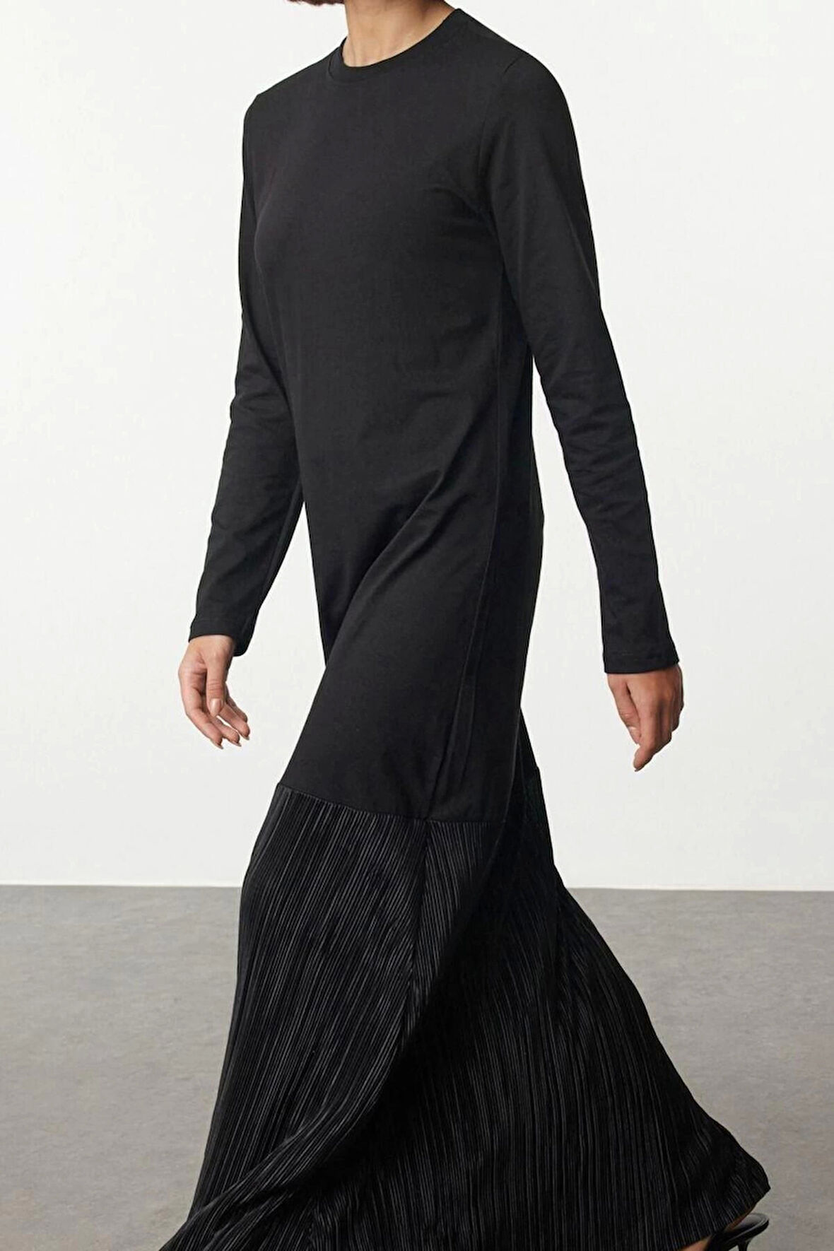 Moda Stil Loose Bisiklet Yaka Uzun Tesettür Örme Eteği Pilise Detaylı Elbise