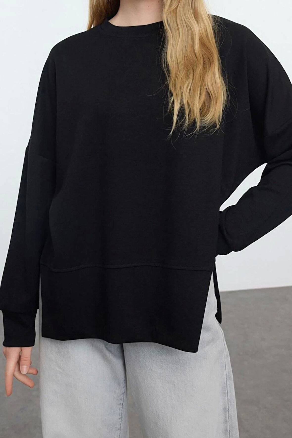 Tarz Bol Bisiklet Yaka Düşük Kol Uzun Geniş Kesim Yırtmaçlı Yumuşak Tuşeli Örme Sweatshirt