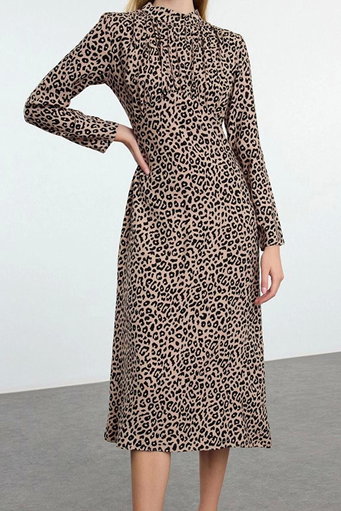 Moda Stil Regular Dik Yaka Midi Boy Desen Yakası Drape Detaylı A Kesim Dokuma Elbise