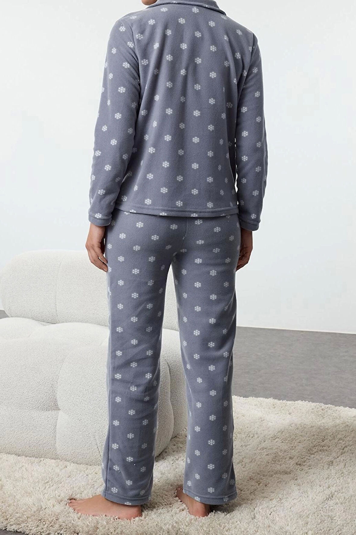 Tarz Rahat Uzun Kollu Boru Paça Gri Kış Temalı Cepli Polar Kışlık Örme Pijama Takımı