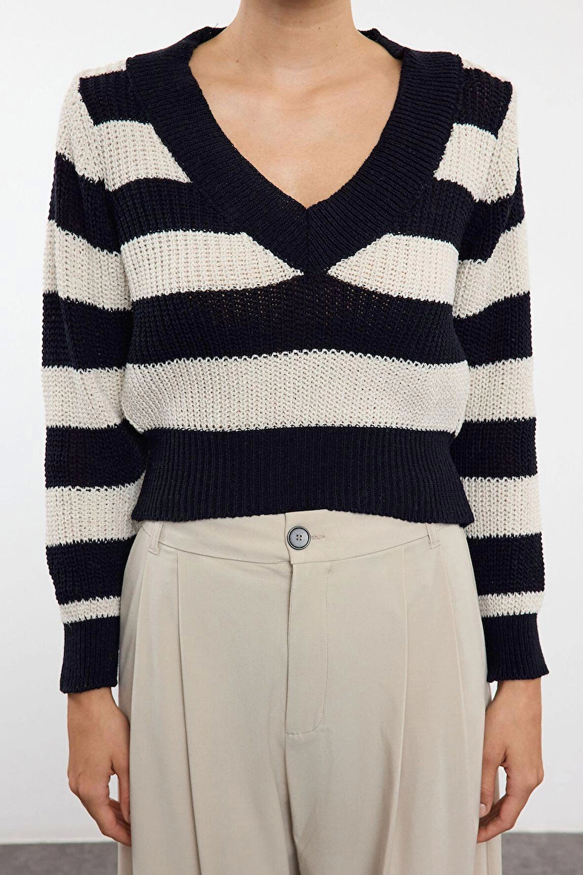Stil Modern Kadın Regular Standart Kol V Yaka Crop Çizgili Triko Kazak