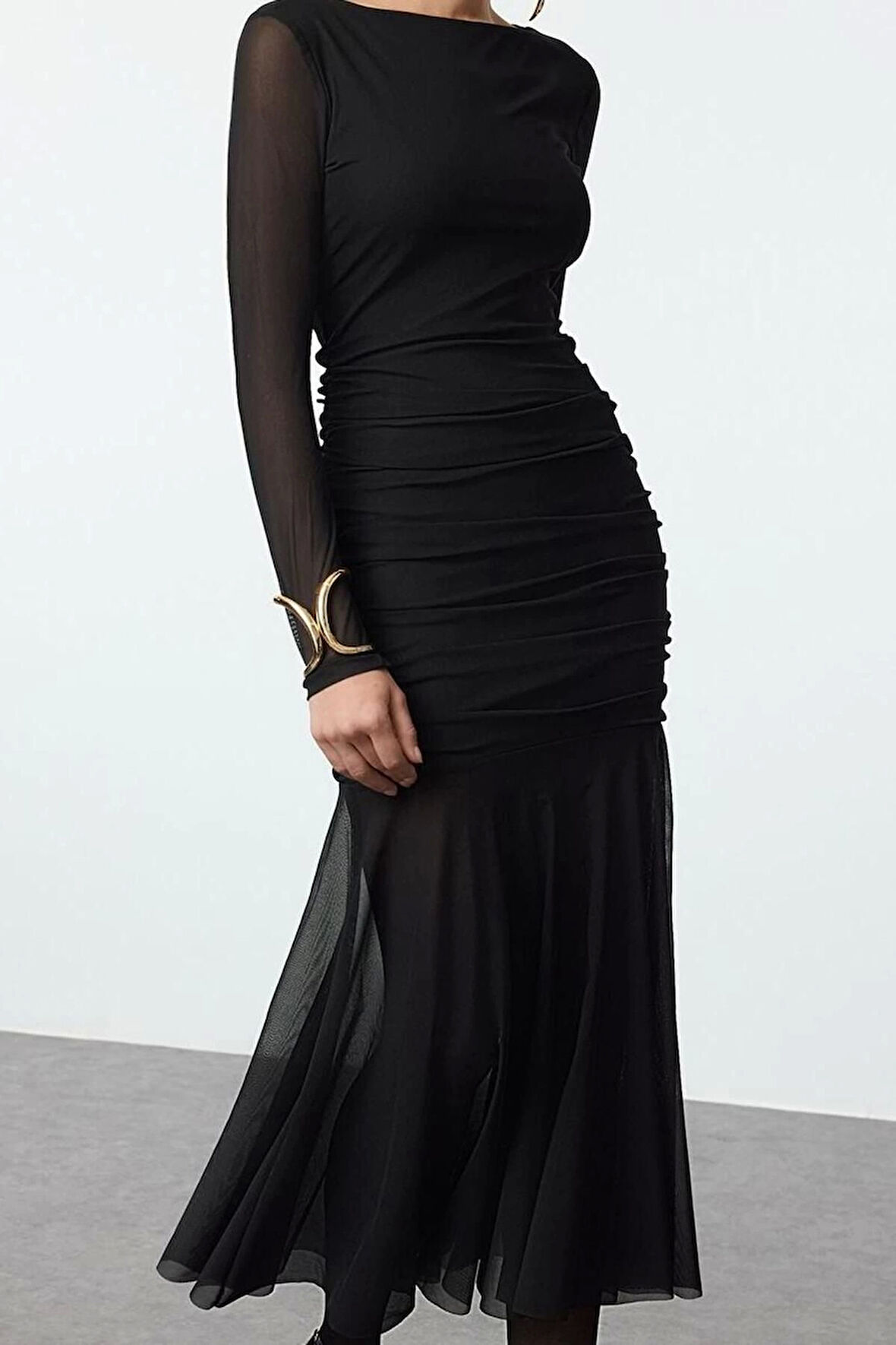 Moda Stil Fitted Kayık Yaka Midi Boy Vücuda Oturan Tül Elbise