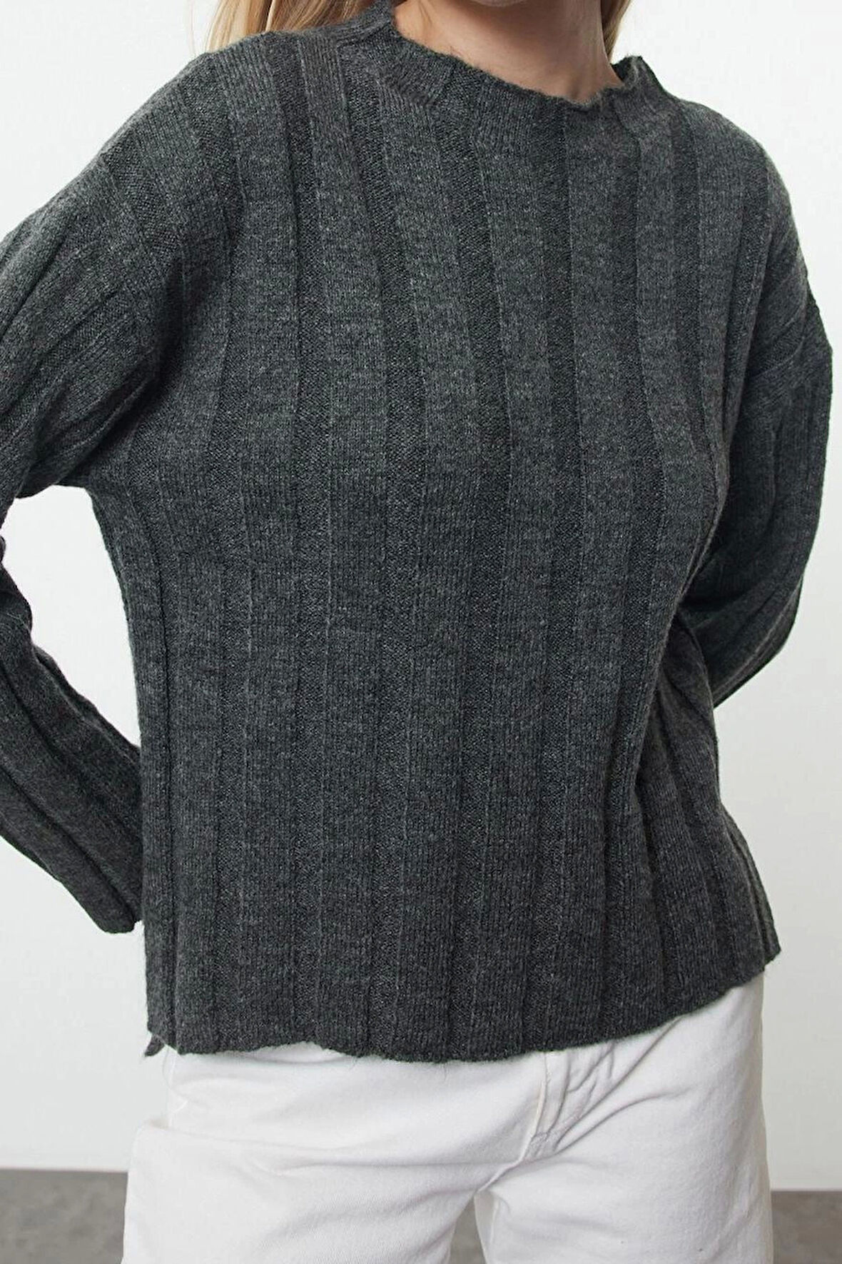 Stil Modern Kadın Regular Standart Kol Dik Yaka Yumuşak Dokulu Basic Triko Kazak