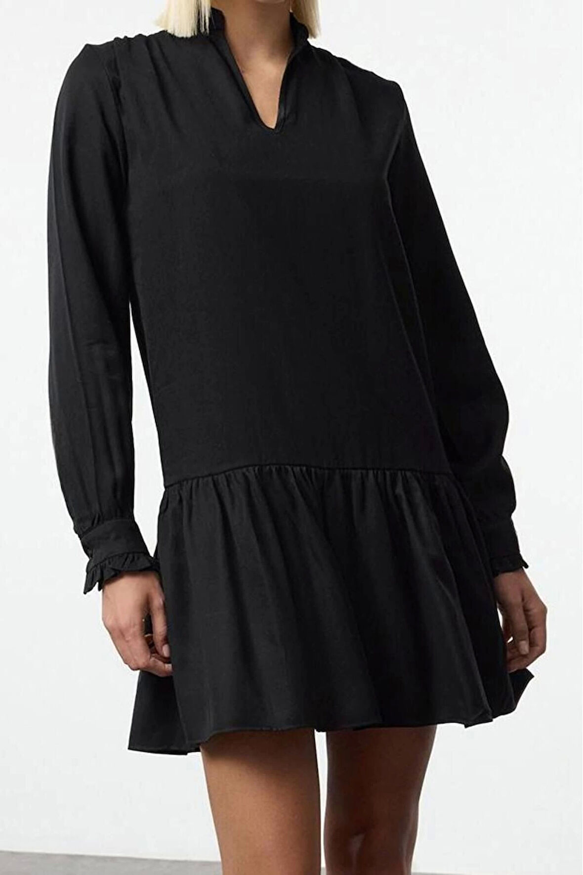 Moda Stil Regular V Yaka Mini Boy Shift Düz Kesim Eteği Volanlı Belmando Dokuma Elbise