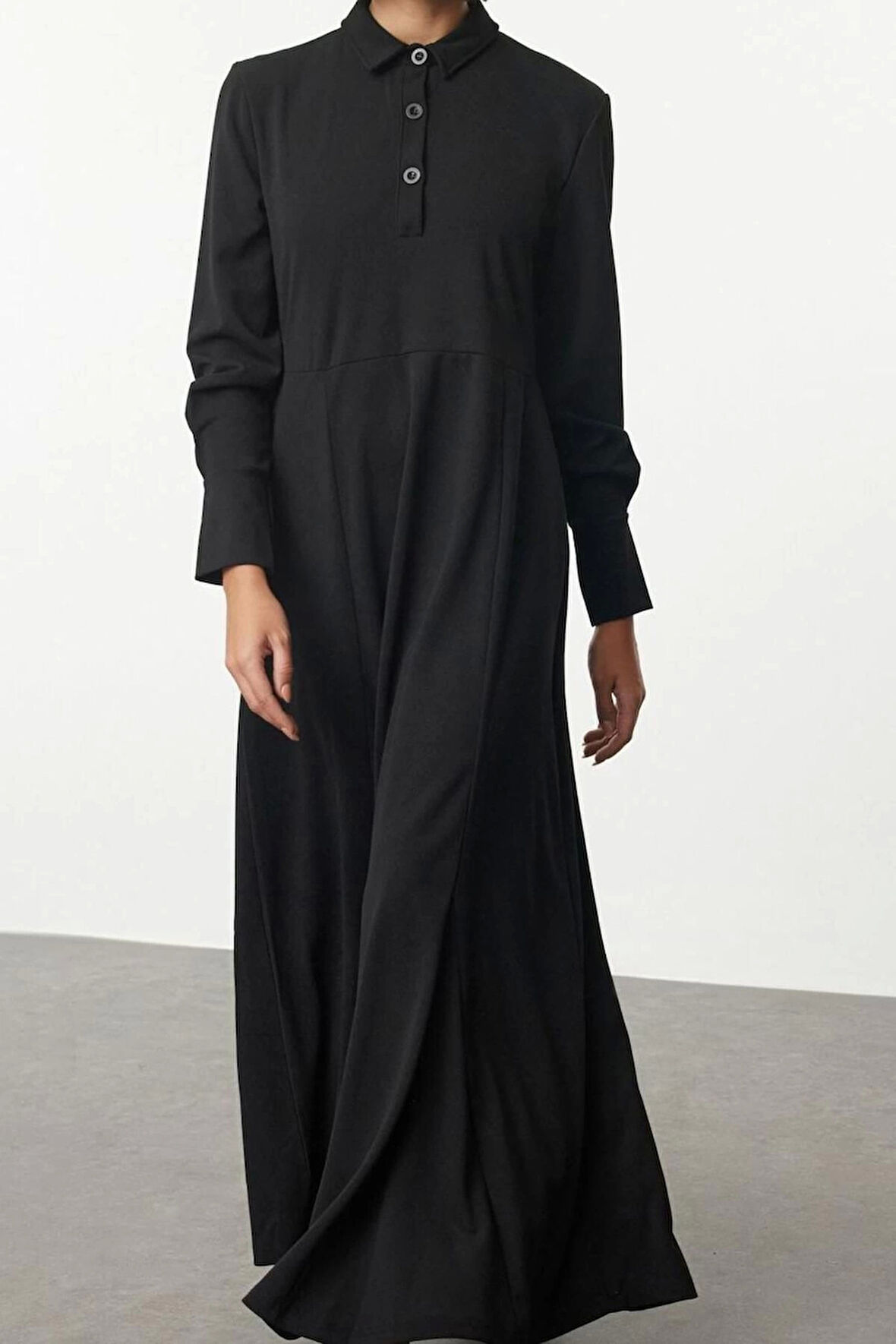 Moda Stil Fitted Gömlek Yaka Uzun Tesettür Eteği Volanlı Düğme Detaylı Örme Elbise