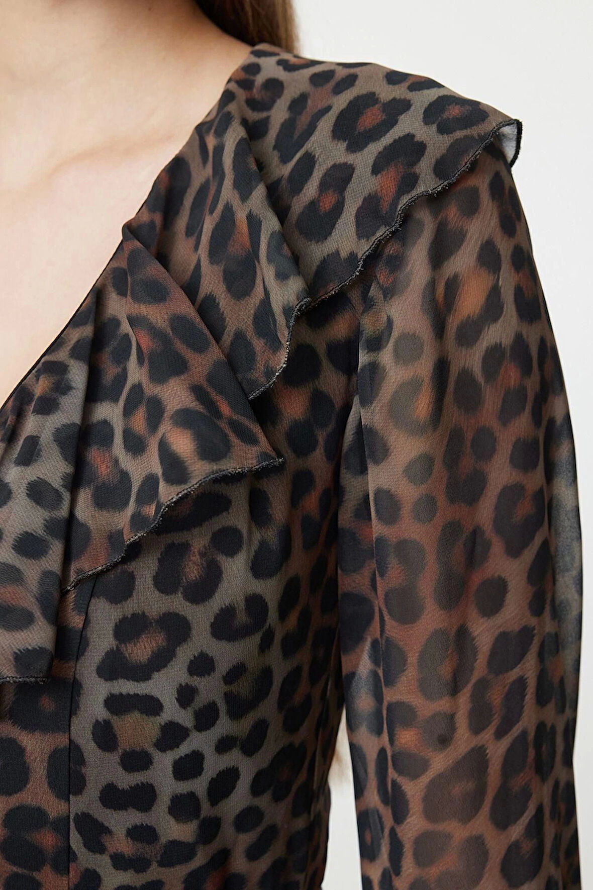 Moda Stil Regular V Yaka Mini Boy Limited Edition Eteği Volanlı Leoparlı Şifon Dokuma Elbise