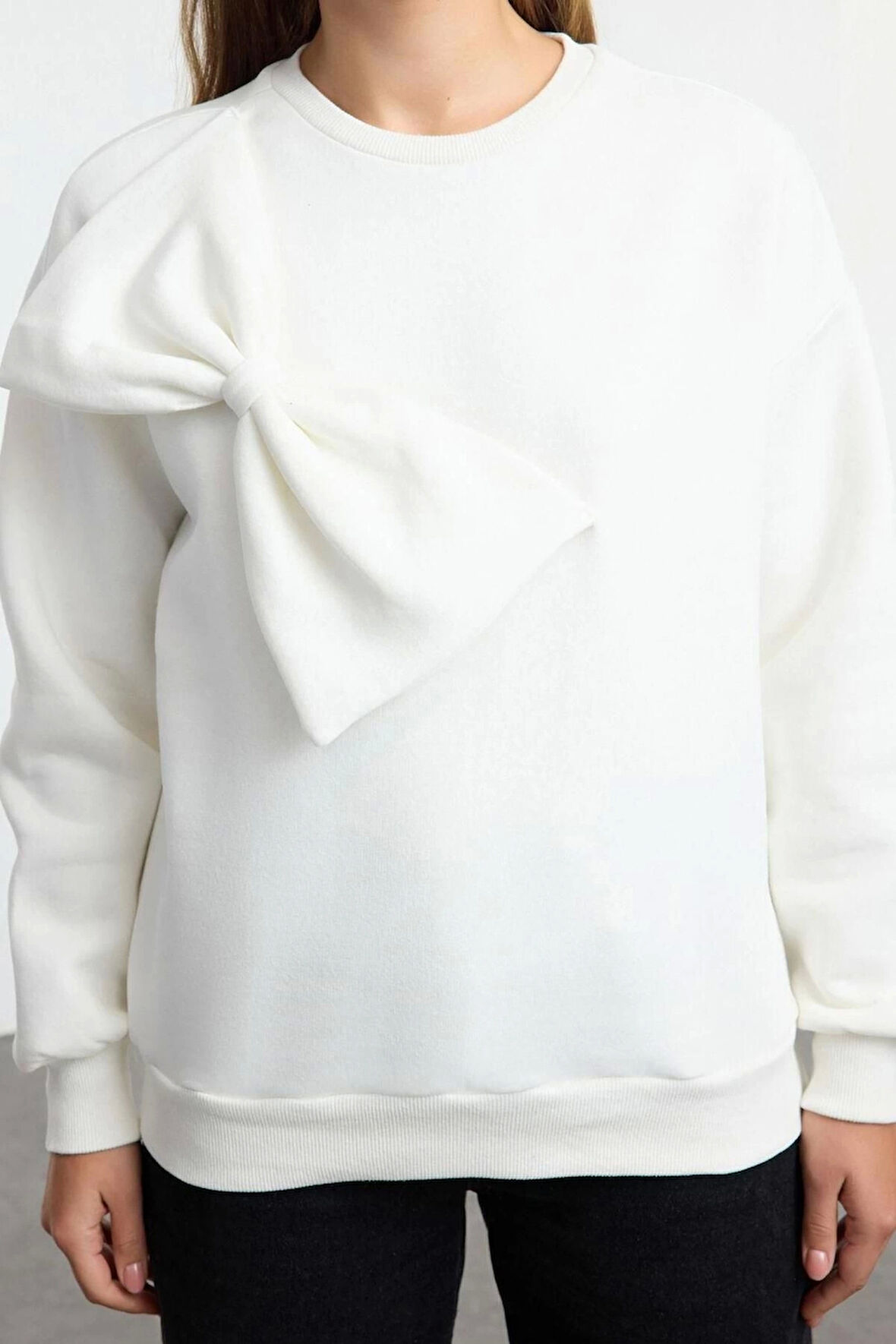 Tarz Bol Bisiklet Yaka Düşük Kol Uzun İnce Kurdele Detaylı Rahat Kesim Örme Sweatshirt
