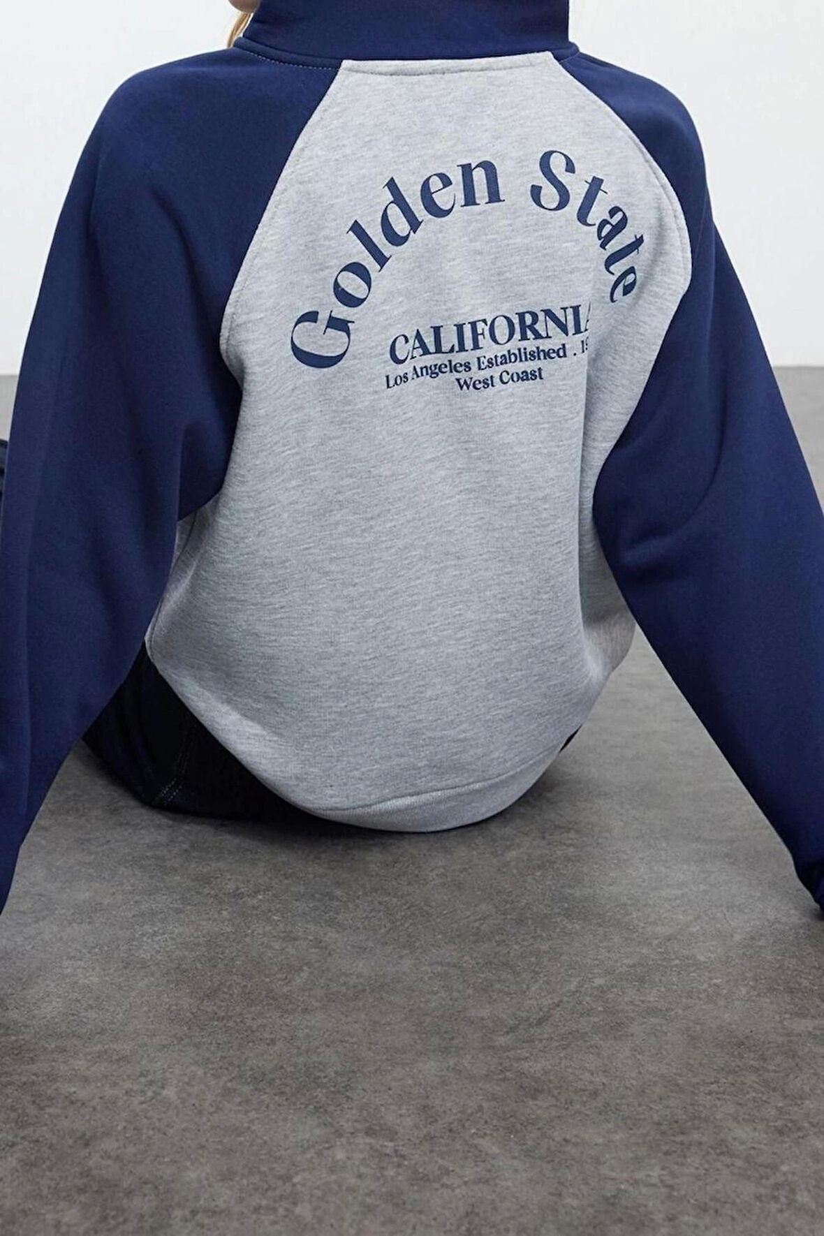 Tarz Bol Fermuarlı Yaka Düşük Kol Uzun Slogan Baskılı Kalıp Reglan Kol Örme Sweatshirt