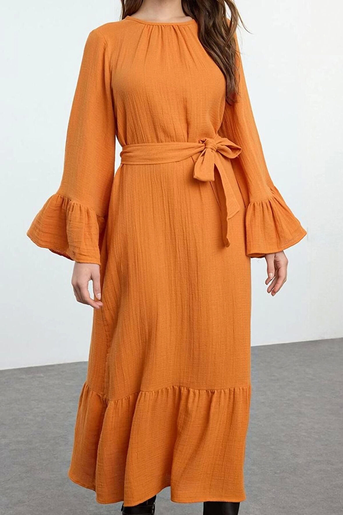 Moda Stil Relaxed Bisiklet Yaka Maxi Boy Tesettür Eteği Fırfırlı Müslin Dokuma Elbise