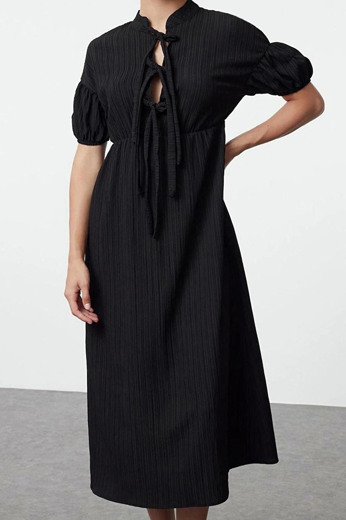 Moda Stil Regular Hakim Yaka Maxi Boy Fiyonk Detaylı Dokuma Elbise