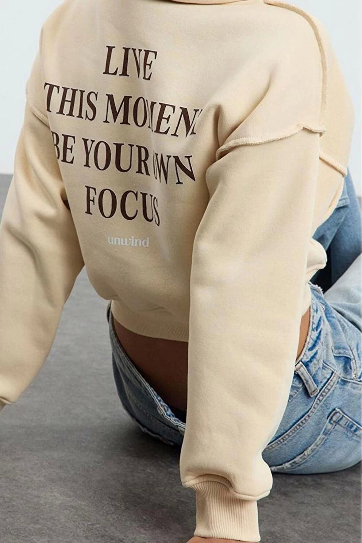 Oversize Kapüşonlu Düşük Kol Crop Slogan Baskılı Geniş Kalıp Kalın Polarlı Örme Sweatshirt