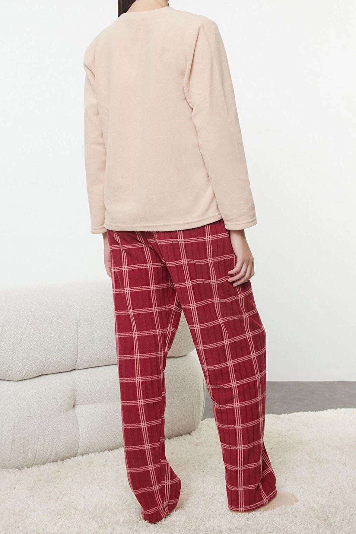 Tarz Rahat Uzun Kollu Boru Paça Ekoseli Yılbaşı Temalı Polar Kışlık Örme Pijama Takımı