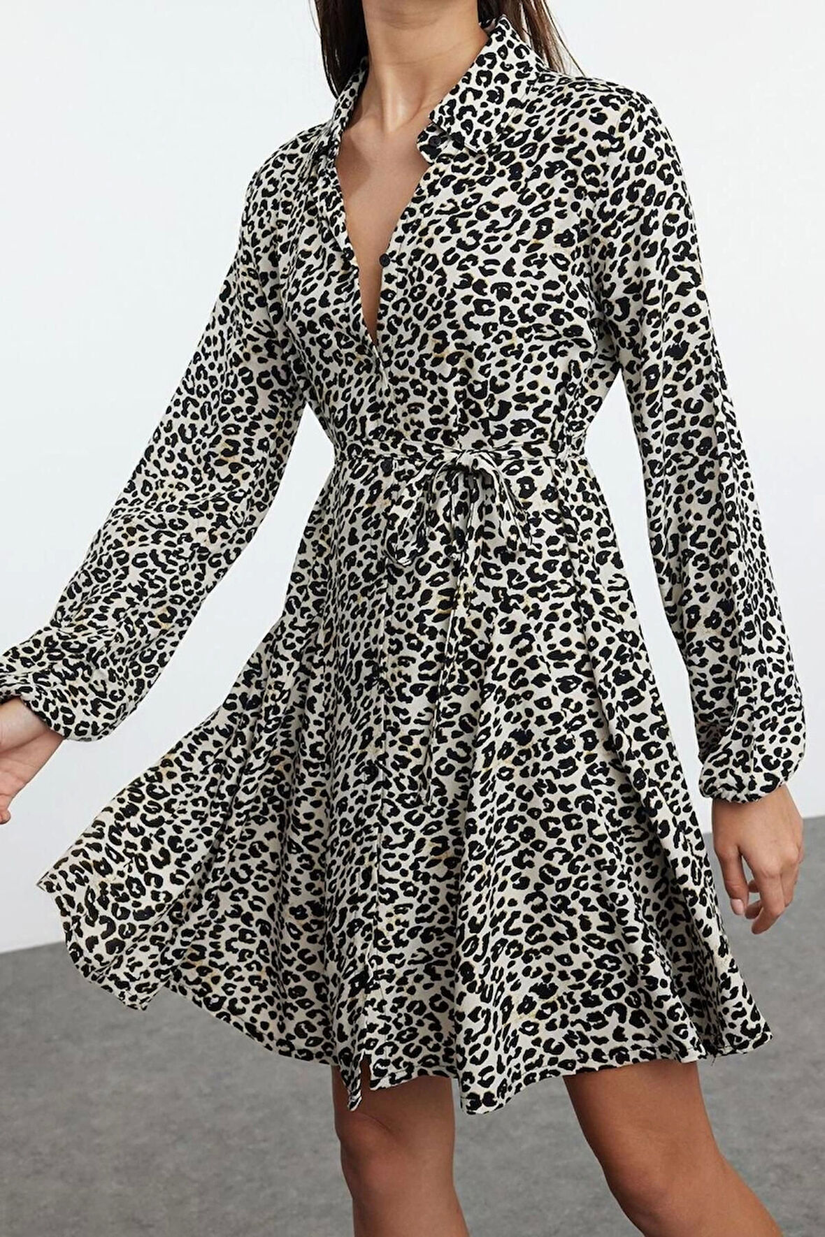 Moda Stil Regular Gömlek Yaka Mini Boy Kuşaklı Desenli Skater Belden Açılan Viskon Dokuma Elbise