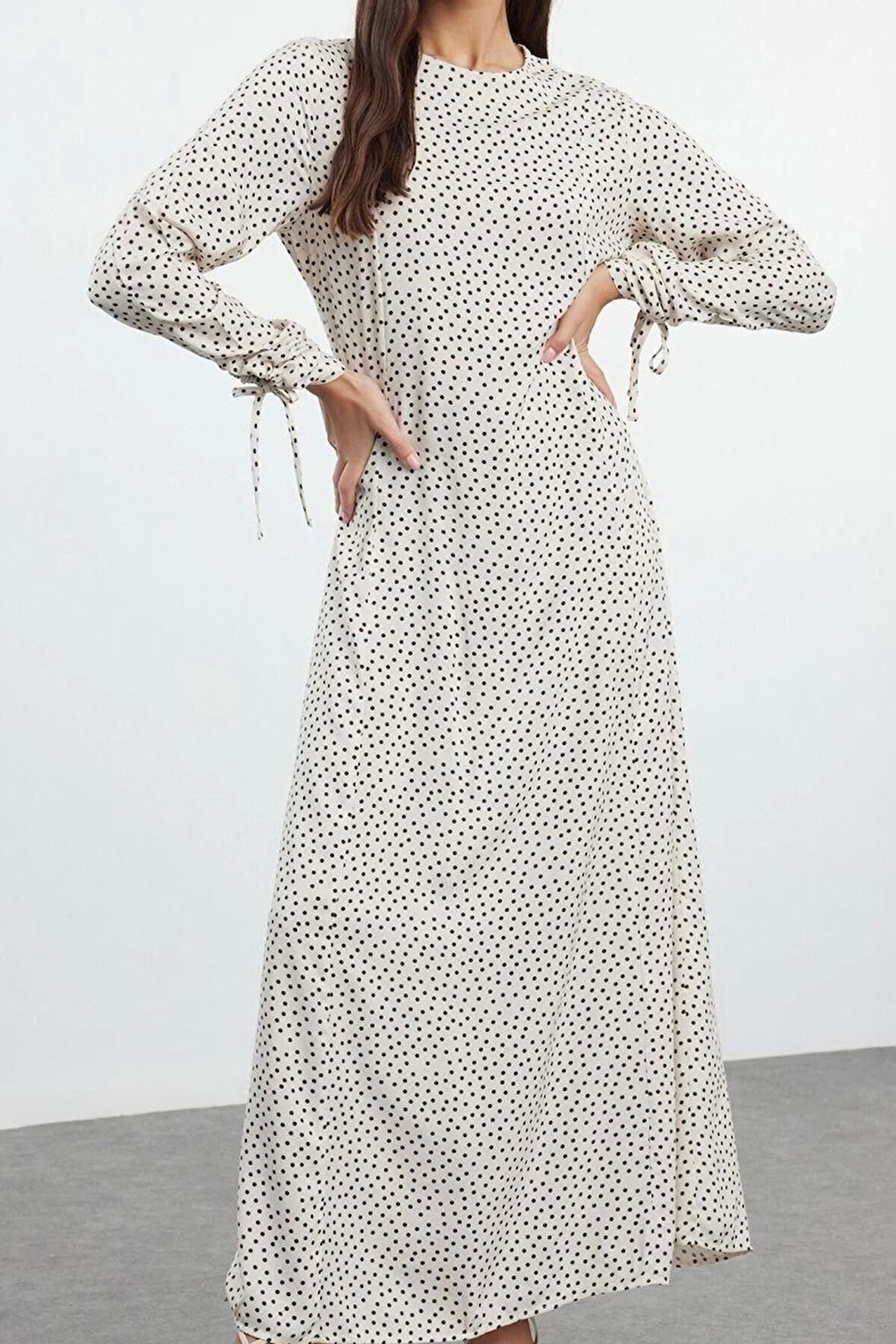 Moda Stil Regular Bisiklet Yaka Maxi Boy Tesettür Puantiye Desenli Dokuma Elbise