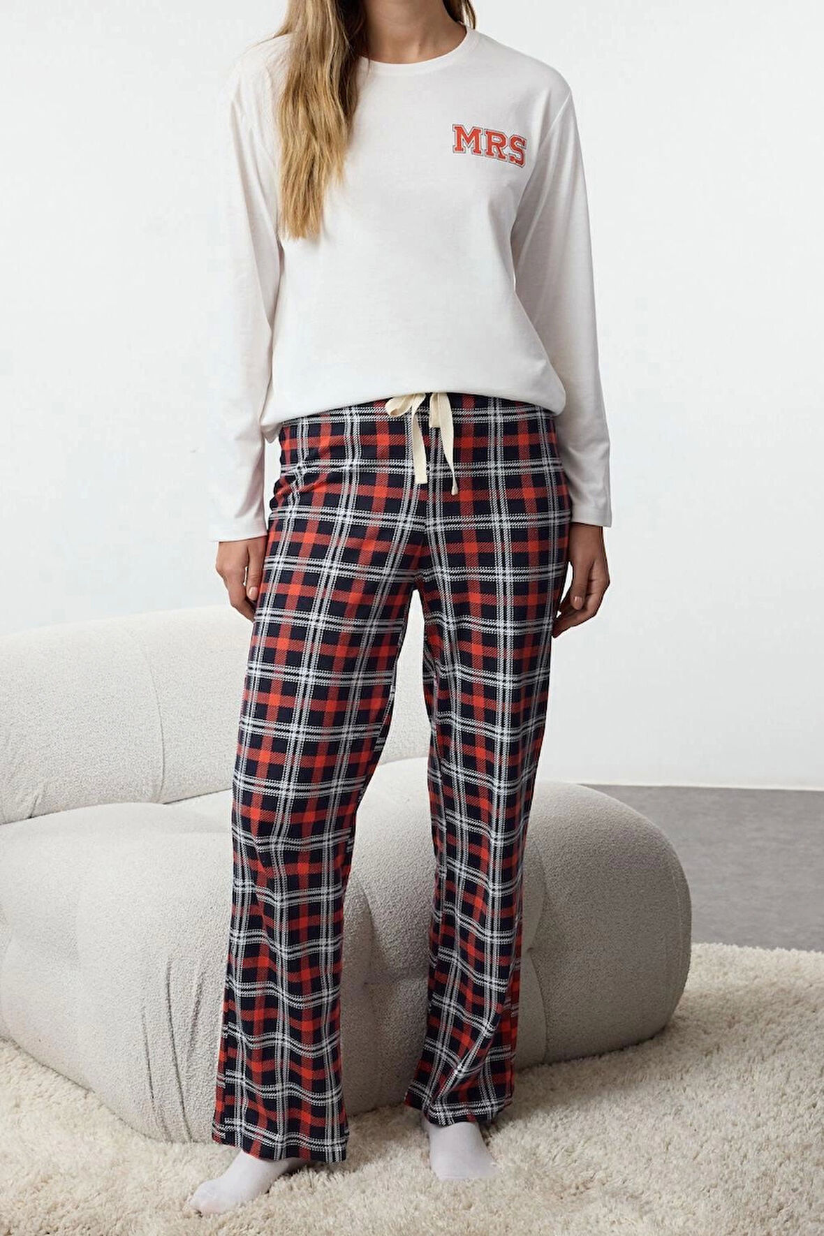 Tarz Rahat Uzun Kollu Boru Paça Kadın %100 Pamuklu Ekoseli Örme Pijama Takımı