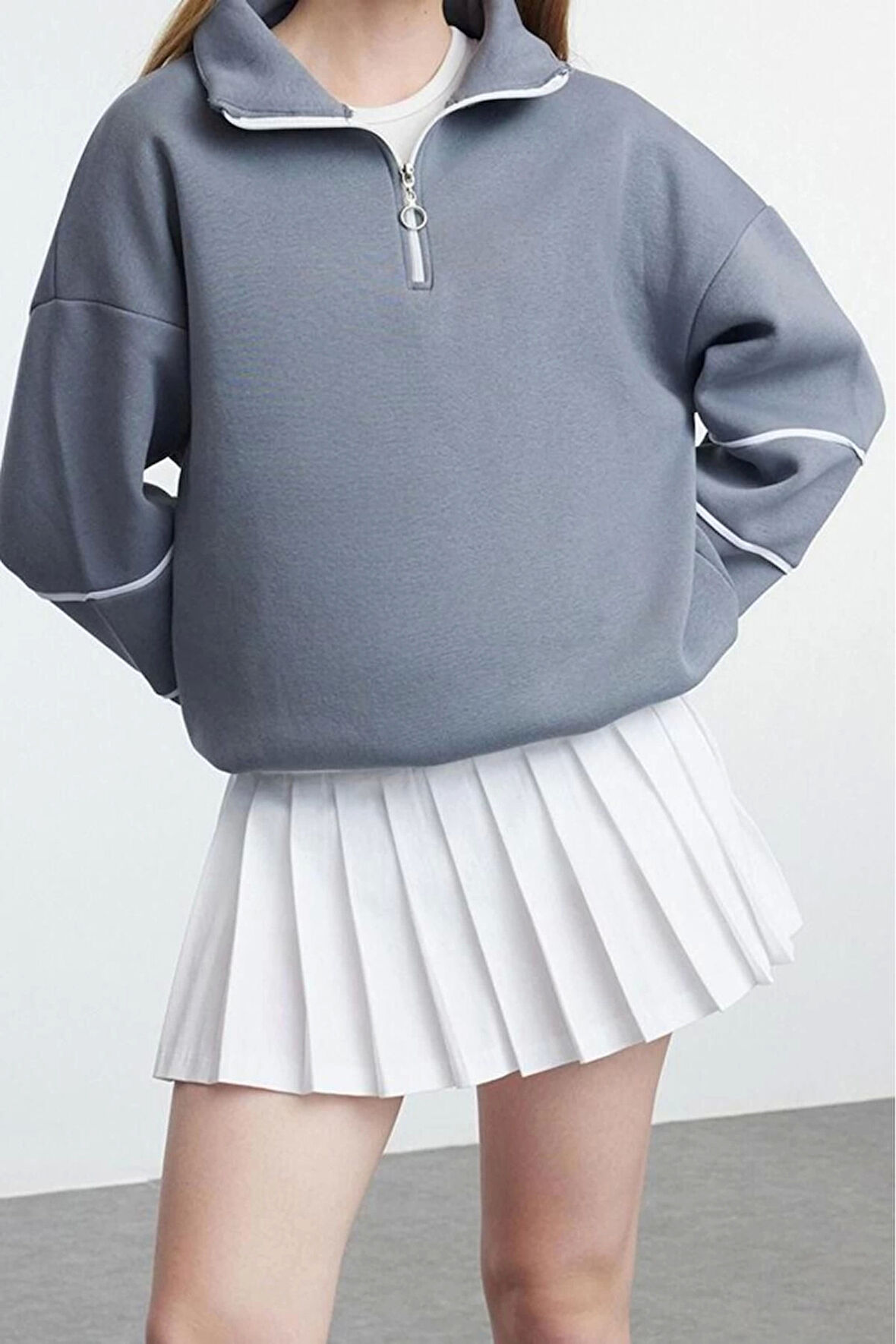Tarz Oversize Fermuarlı Yaka Düşük Kol Standart Biye Detaylı Geniş Kalıp Örme Sweatshirt
