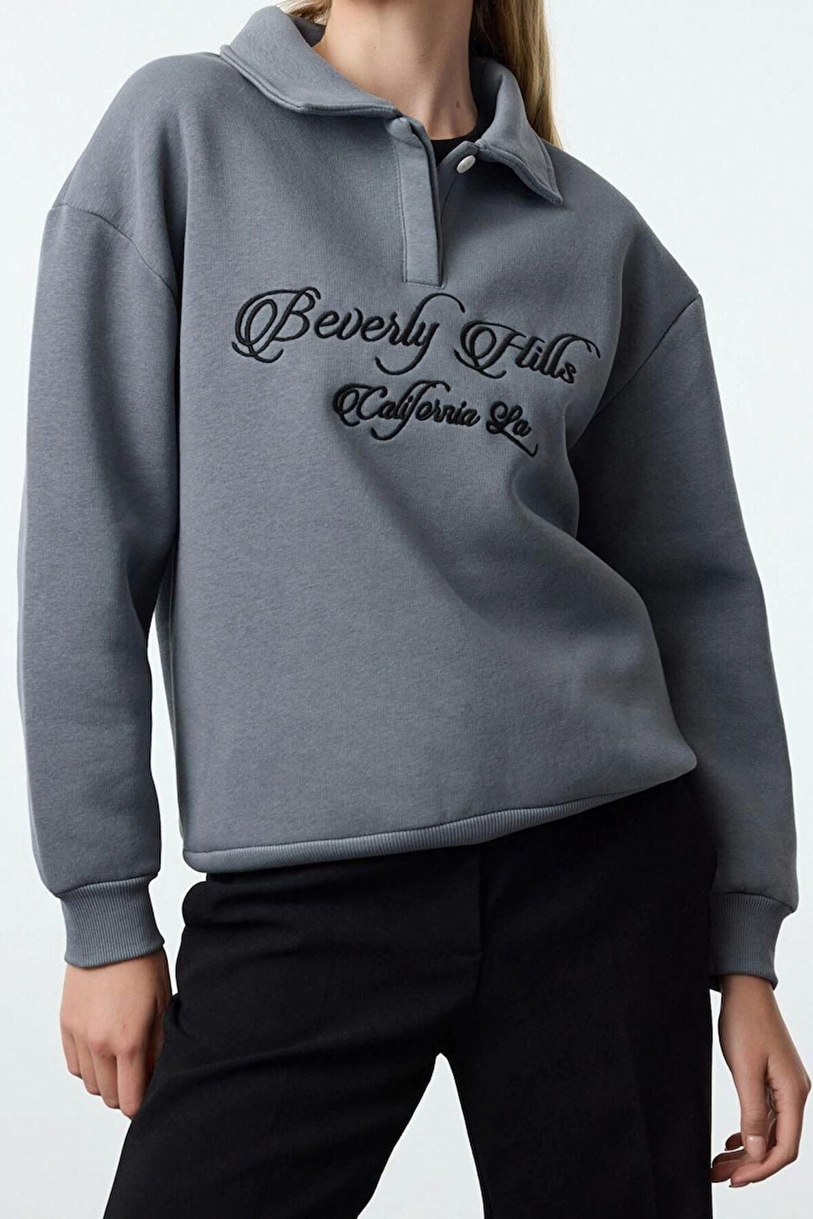 Oversize Gömlek Yaka Düşük Kol Uzun Gömlek Yaka Nakışlı Fit Kalın İçi Polarlı Örme Sweatshirt