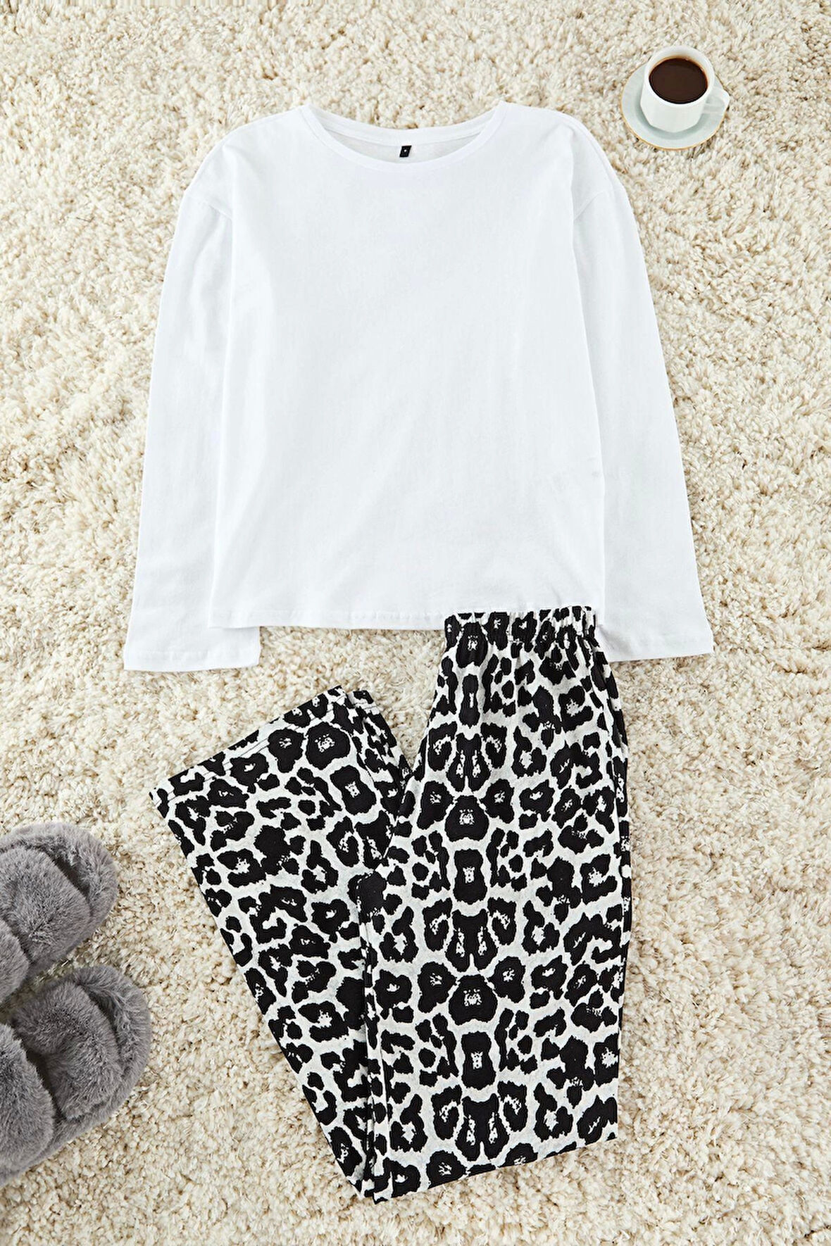 Tarz Rahat Uzun Kollu Geniş Paça %100 Pamuklu Leopar Desenli Örme Pijama Takımı