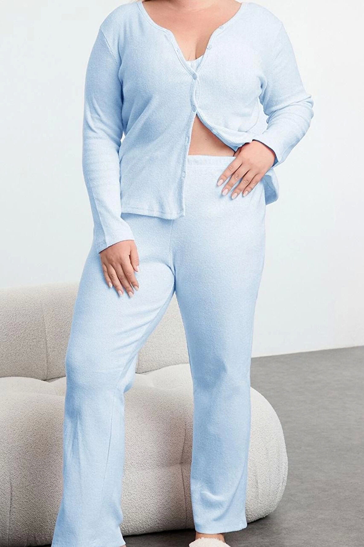 Tarz Rahat Büyük Beden Uzun Kollu Boru Paça Fırçalı Soft Fitilli Hırkalı Örme Pijama Takımı