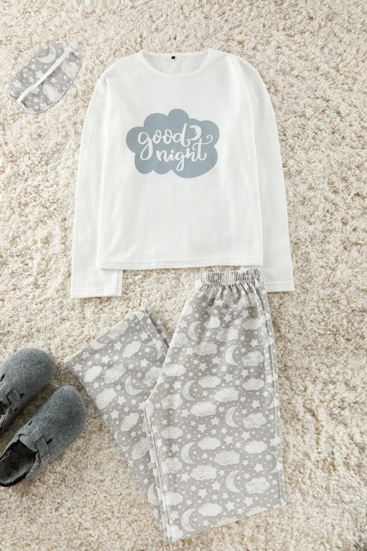 Tarz Rahat Uzun Kollu Boru Paça Pamuklu Leopar Desenli Kalpli İç Polarlı Uyku Bantlı Pijama Takımı