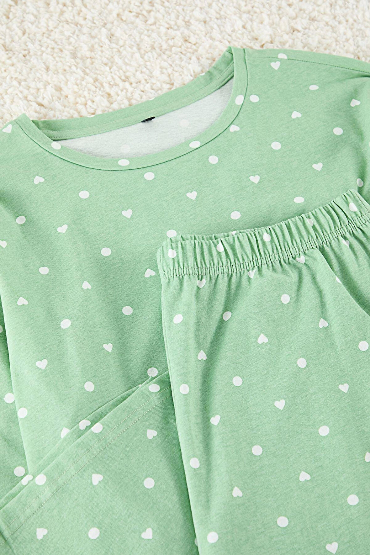 Tarz Rahat Büyük Beden Uzun Kollu Boru Paça Kalp ve Puantiye Desenli Örme Pijama Takımı