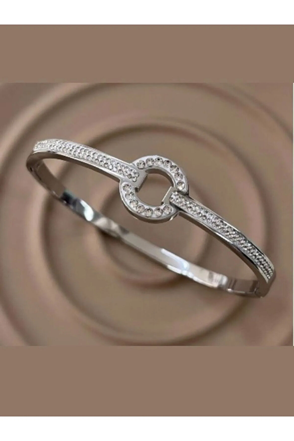 Zirkon Taşlarla Süslü Çelik Bileklik