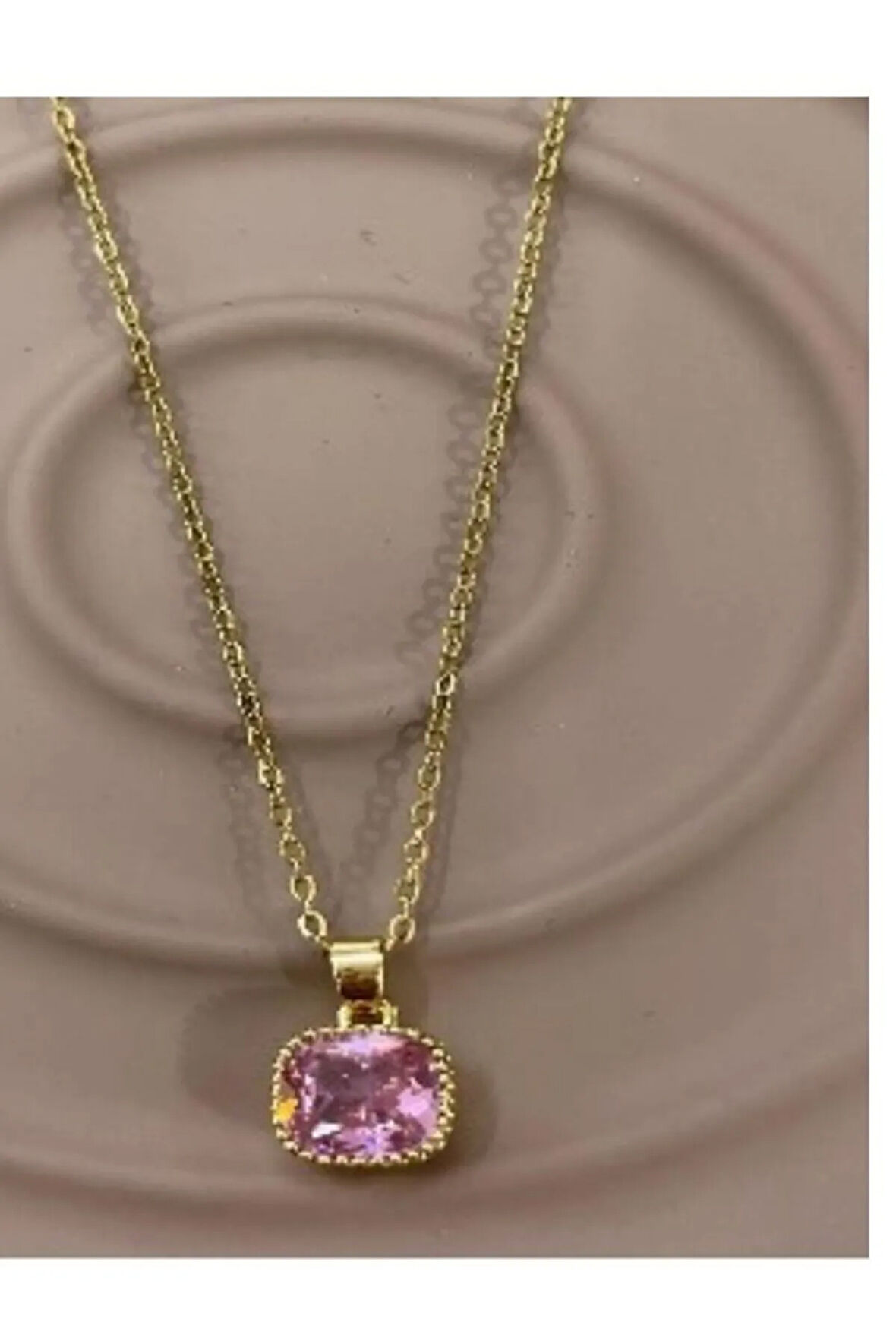 Kare Pembe Zirkon Taşlı Gold Renk Çelik Kolye