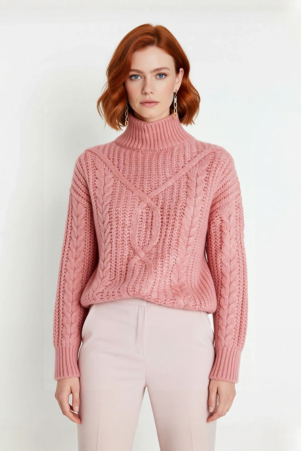 Kadın Dik Yaka Oversize Kesim Saç Örgü Desenli Kalın Akrilik Triko Uzun Kollu Kazak Modeli