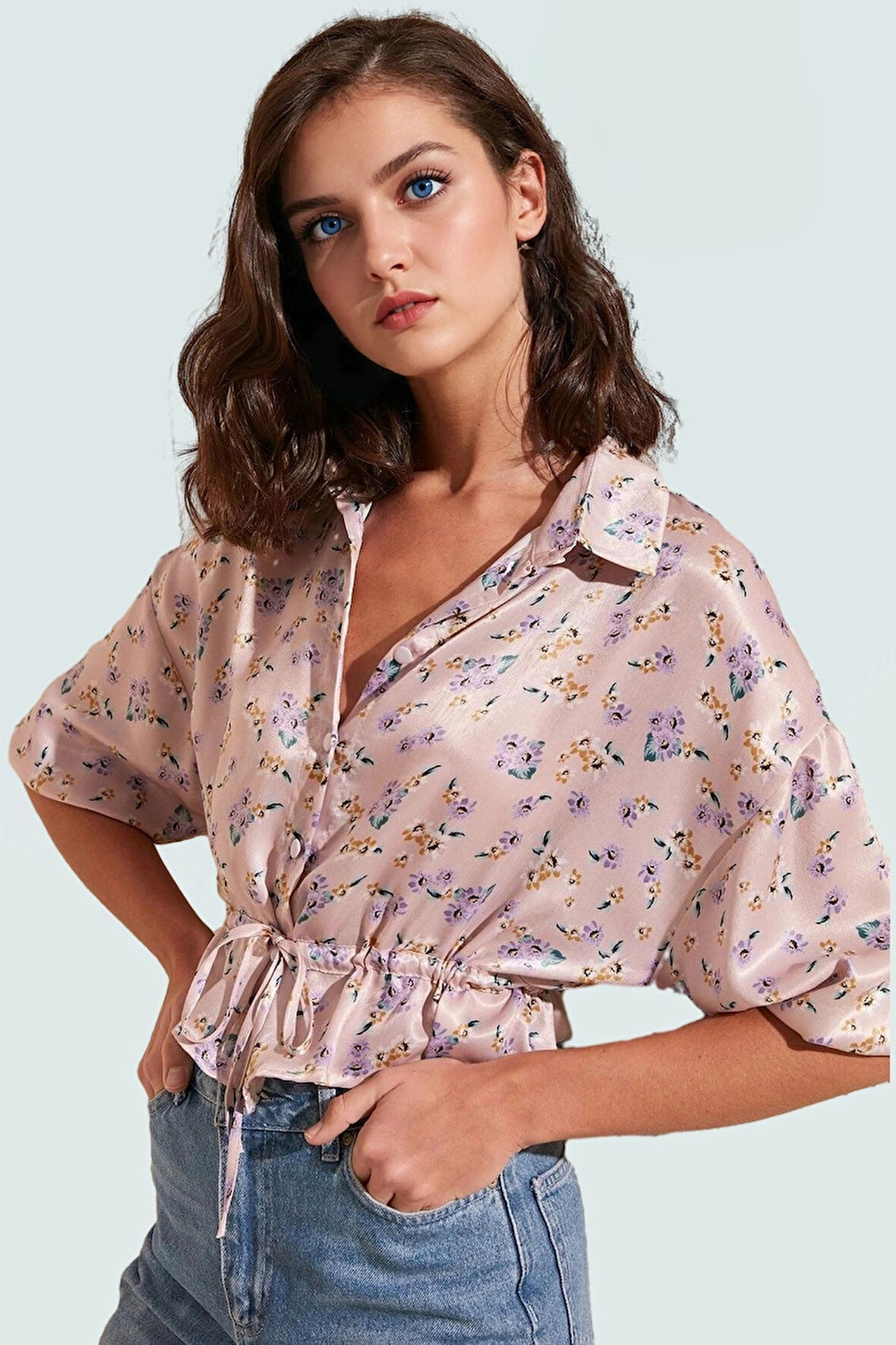Çiçek Desenli Saten Bluz; Kadın Crop Düğmeli; 100% Polyester Dayanıklı Malzeme Şık Görünüm