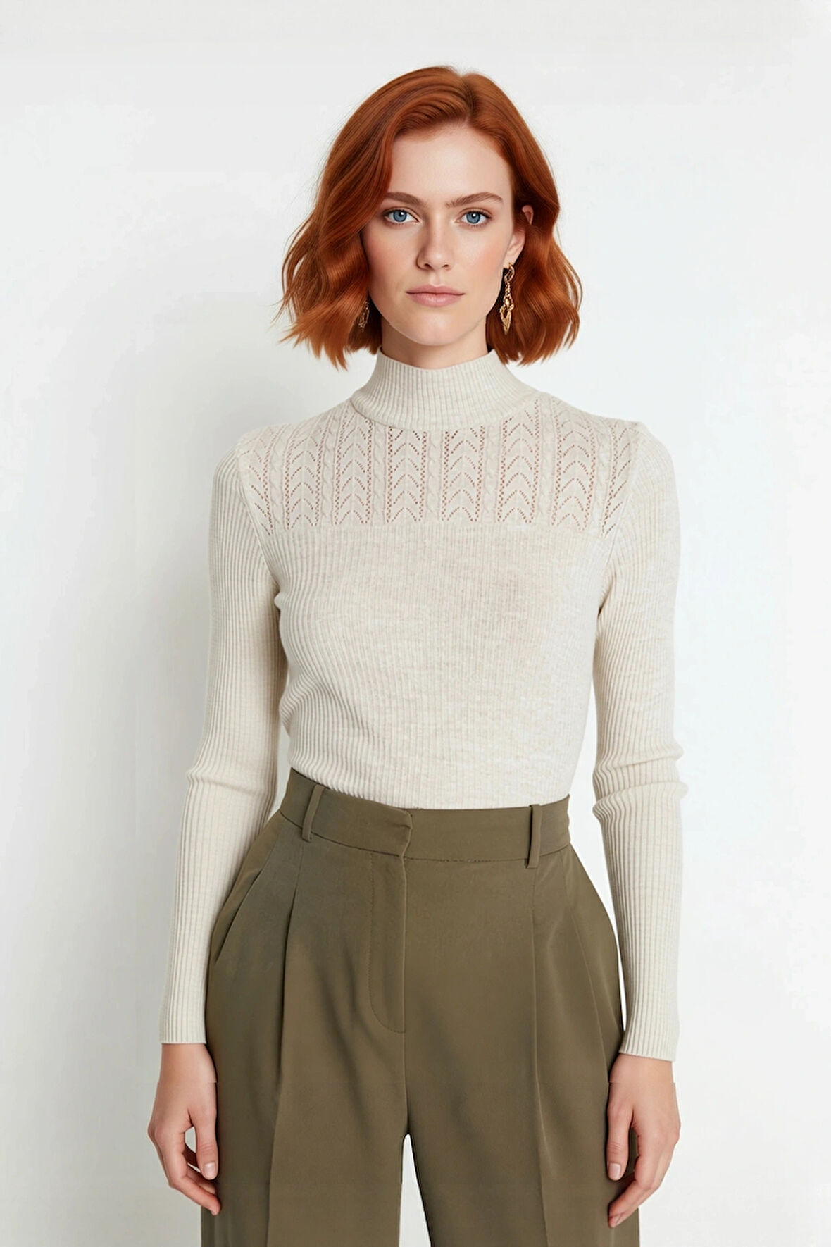 Kadın Dik Yaka Fitted Akrilik Triko Kazak Ajurlu Detaylarıyla Kışlık Kombinlerin Vazgeçilmezi Şıklık