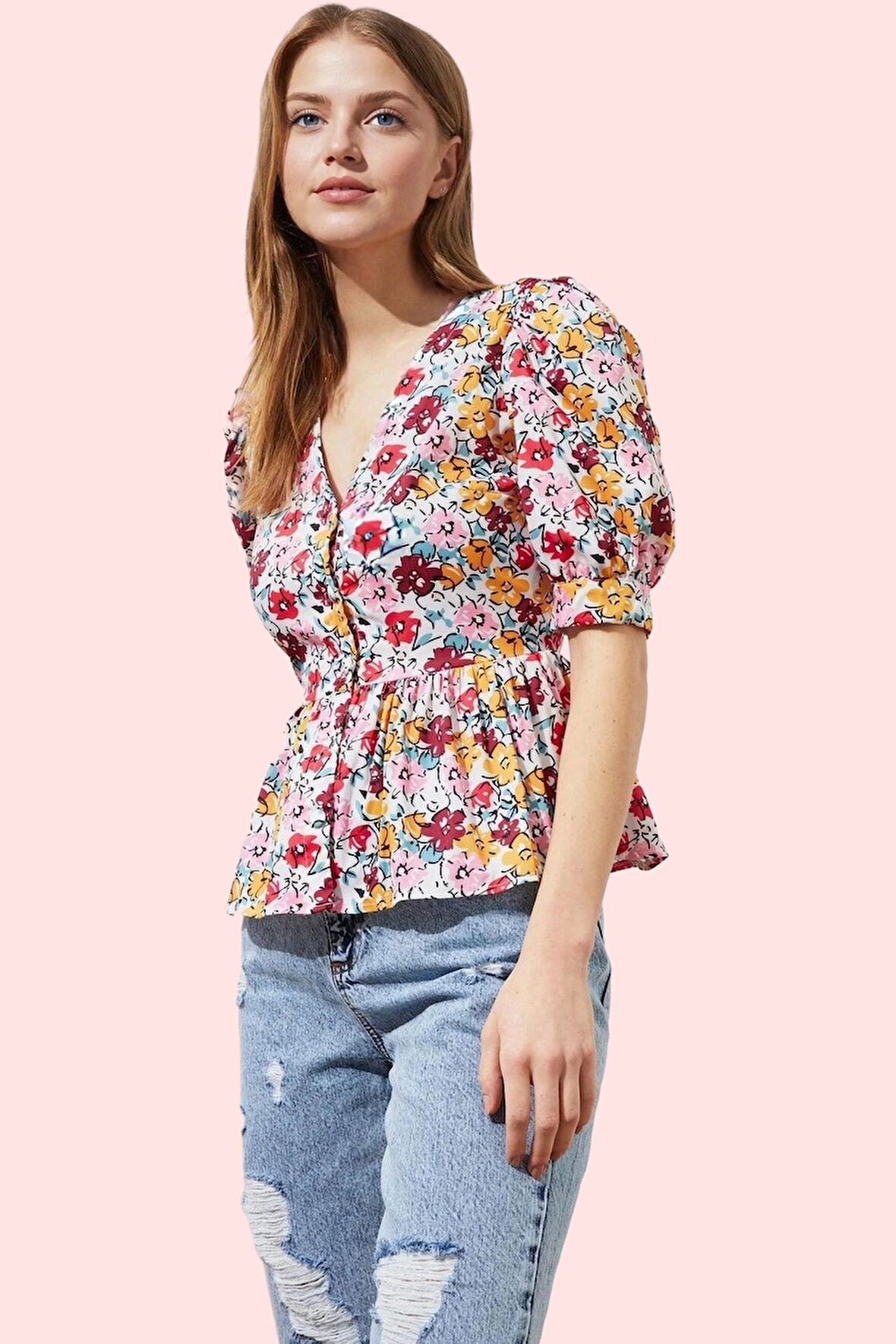 Kadın Kısa Kollu Çok Çiçekli V Yaka Gömlek Günlük Kombinler İçin Yaz Aylarının Vazgeçilmezi