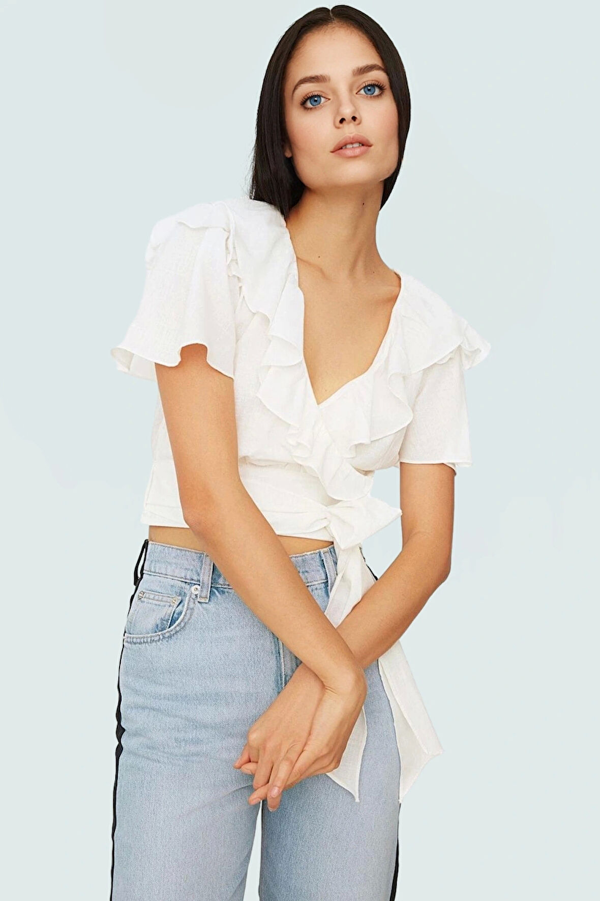 Fitted V Yaka Bluz Kısa Kollu Flamlı Pamuk Günlük Şıklık Şık Görünüm Seçkin Malzeme