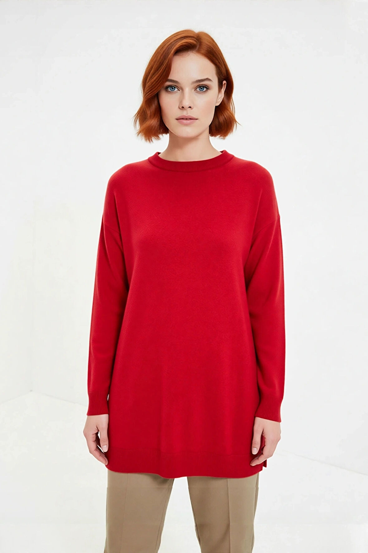 Kadın Relaxed Kalıp Triko Tunik Bisiklet Yaka Akrilik Düşük Kol Düz Desenli Yırtmaç Detaylı İnce