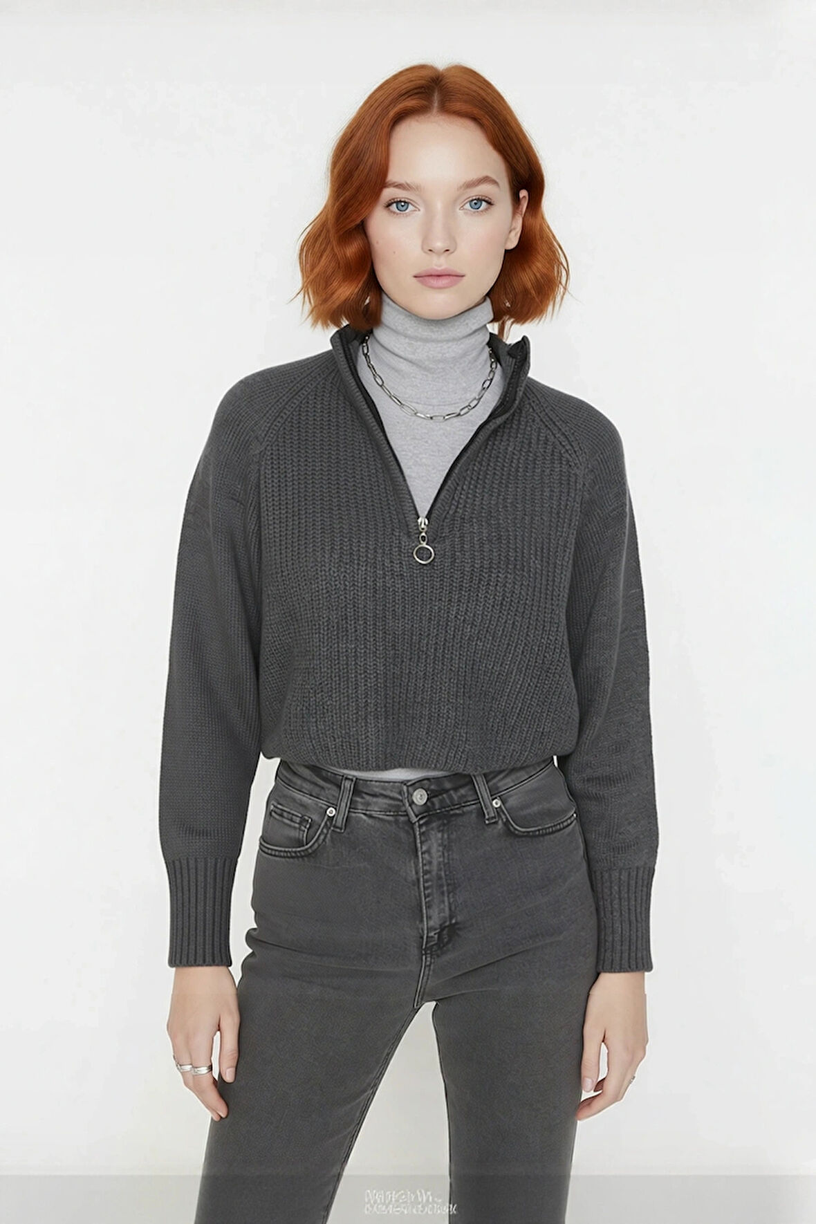 Kadın Regular Kalıp Selanik Örgü Fermuarlı Dik Yaka Crop Triko Kazak Soğuk Havaların Şık Seçimi