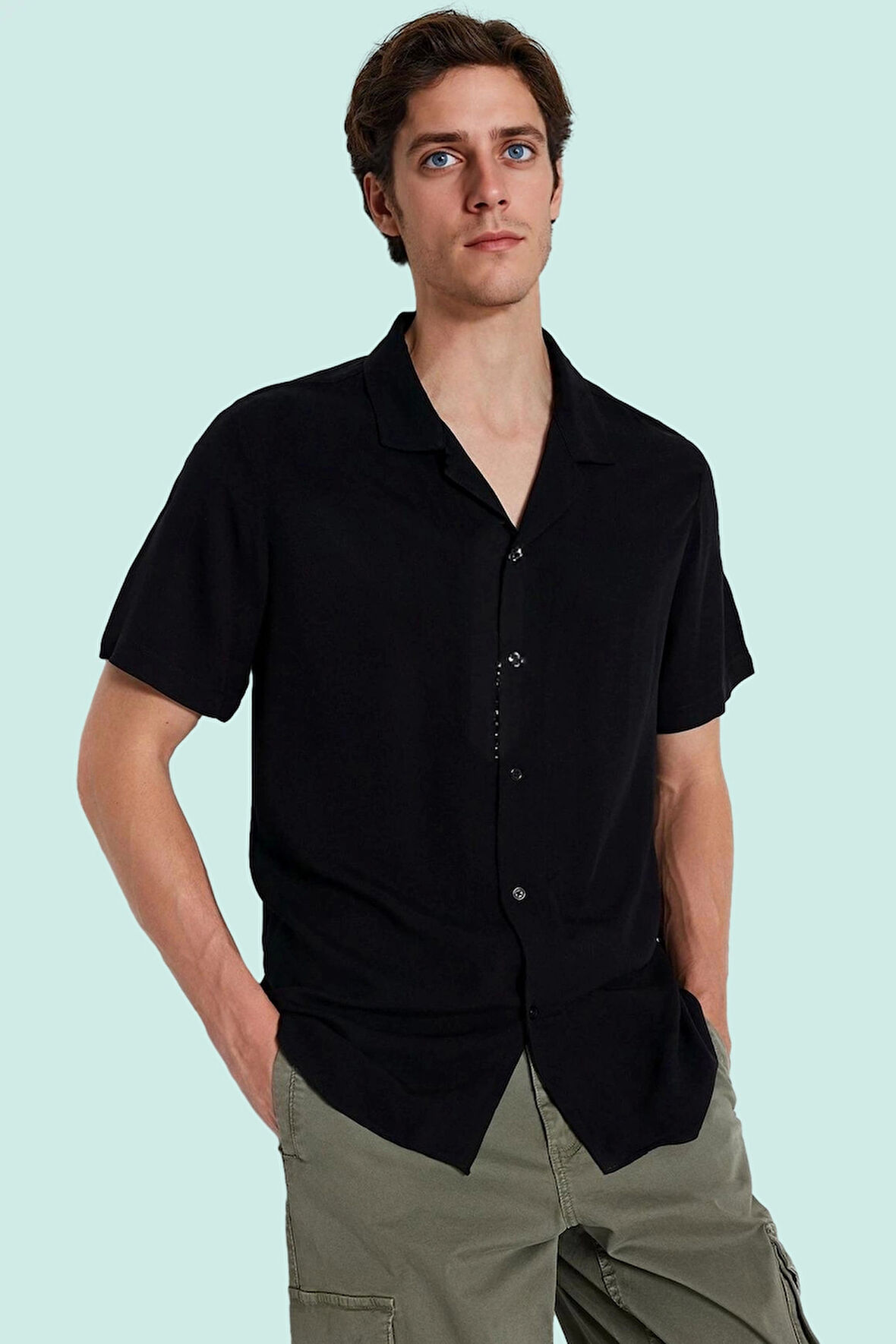 Erkek Viskoz Dokuma Kumaş Basic Siluet Kısa Kollu Gömlek Rahat Günlük Stil Kaliteli Malzeme