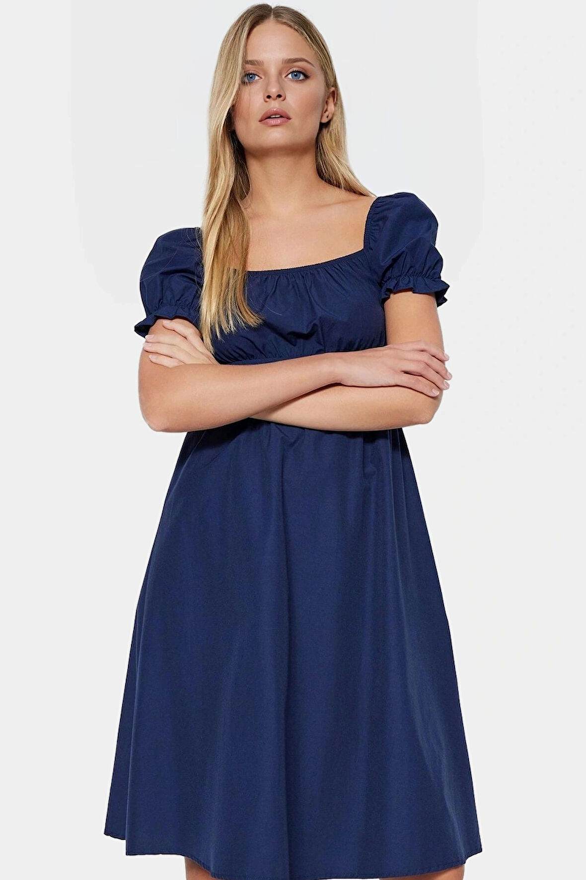 Rahat ve Şık Pamuk Karışımlı Kadın Skater Elbise Belden Açılan Etek Kare Yaka Günlük Kullanım İçin