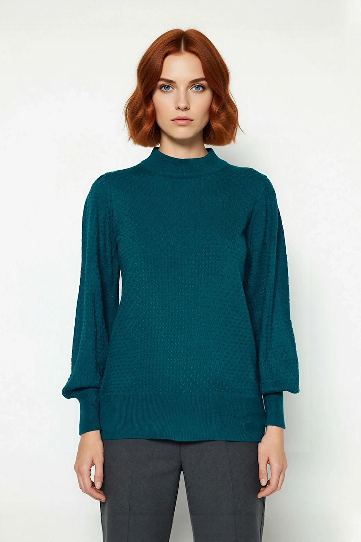 Kadın Basic Siluet Dik Yaka Uzun Kol Akrilik Dokulu Regular Kalıp Triko Kazak Kış Sezonu Şıklığı